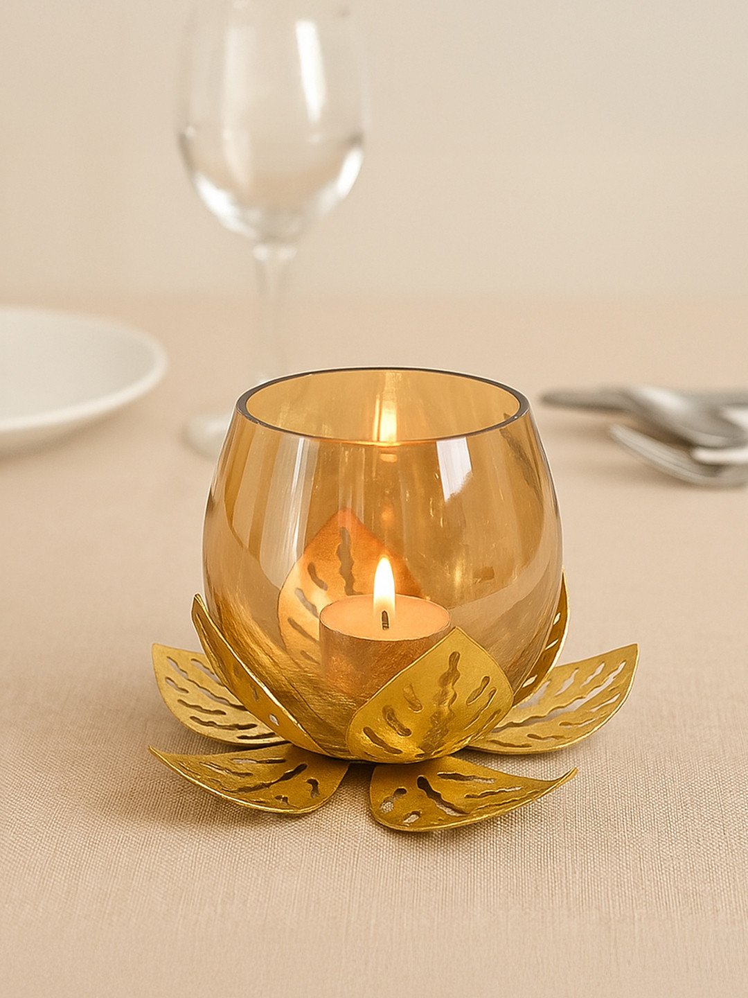 MARKET99 Gold-Toned Lotus T-Lite Candle Holder