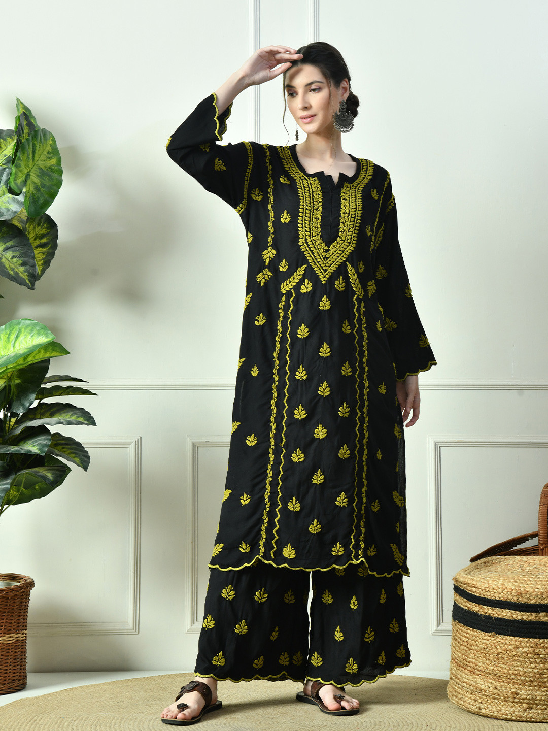 Syrish Women Embroidered Regular Chikankari Kurta with Palazzos