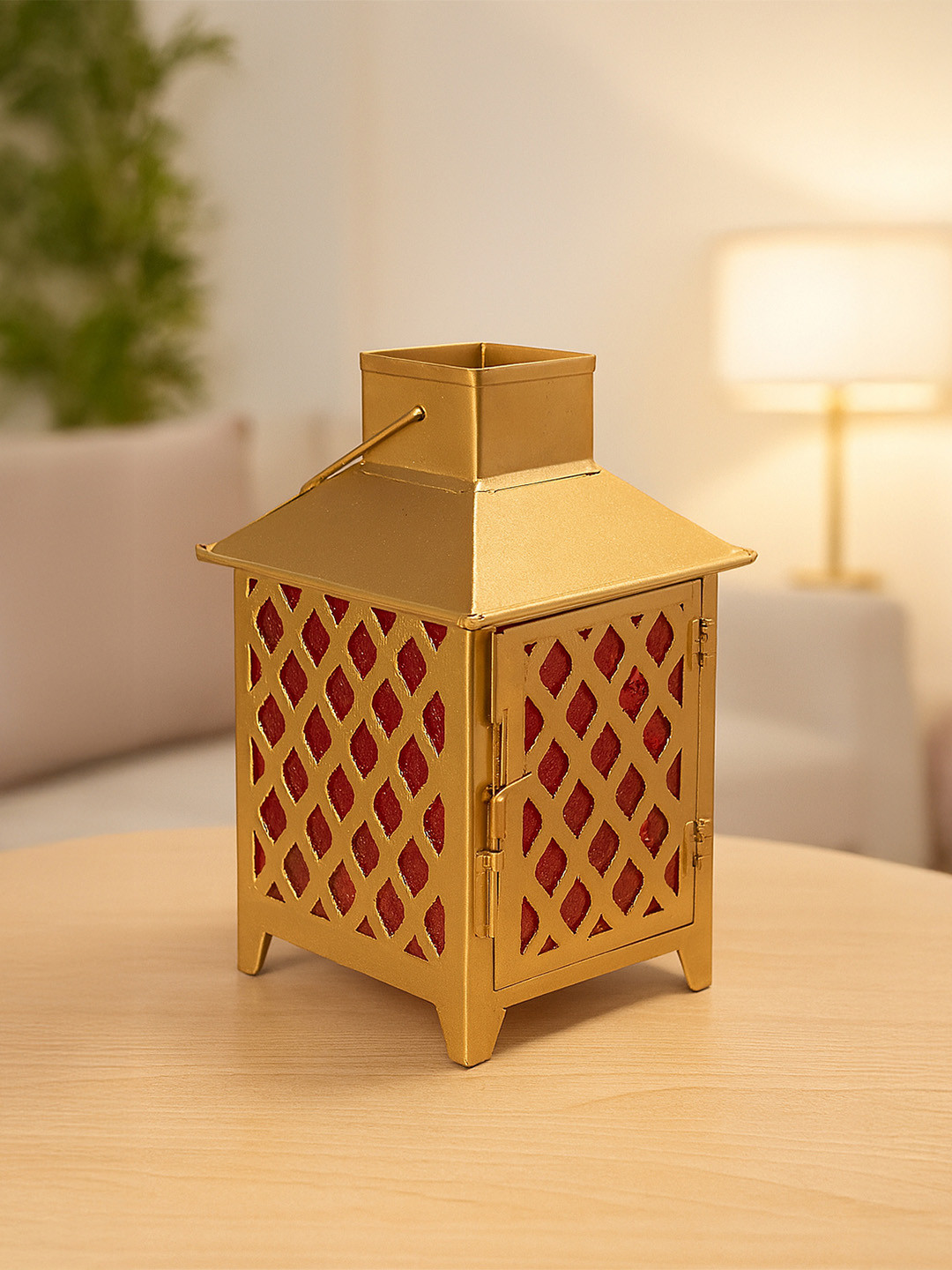 MARKET99 Gold-Toned & Red Cut Work Candle Holder