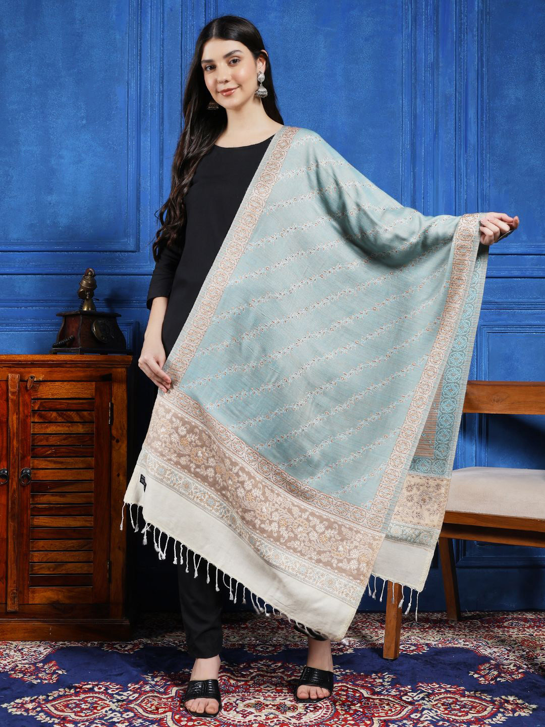 HANDICRAFT PALACE Floral Woven Design Tasselled Boarder Woollen Stole