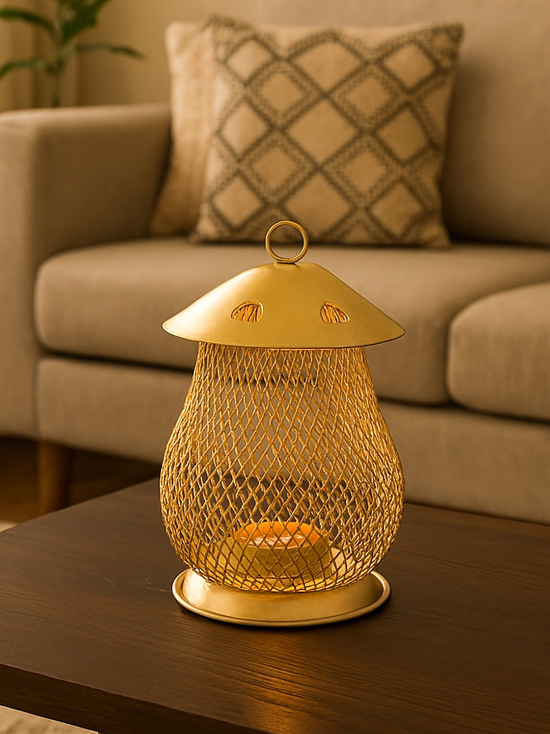 MARKET99 Gold-Toned Oval Hanging Candle Holder