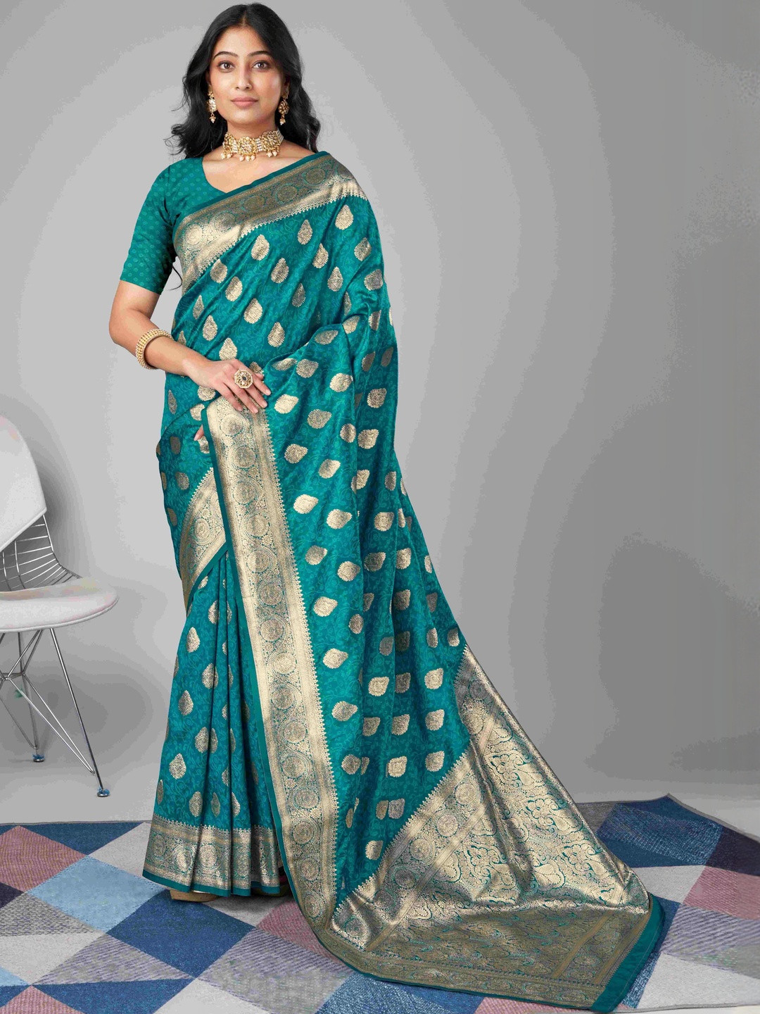 RATNAVALI Women Ethnic Motifs Zari Silk Blend Handloom Banarasi Saree