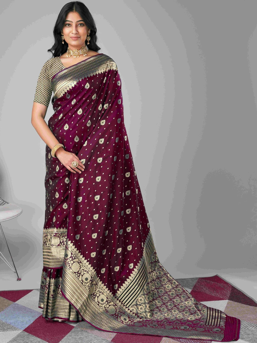 RATNAVALI Woven Design Zari Silk Blend Heavy Work Banarasi Saree