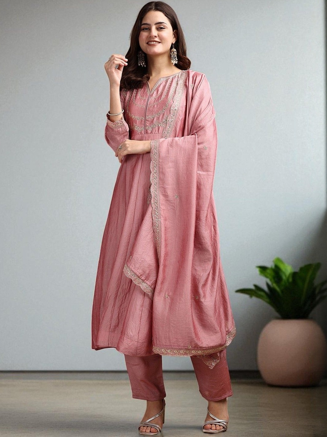 Omicron Fab Ethnic Motifs Embroidered V-Neck Thread Work Kurta With Trousers & Dupatta