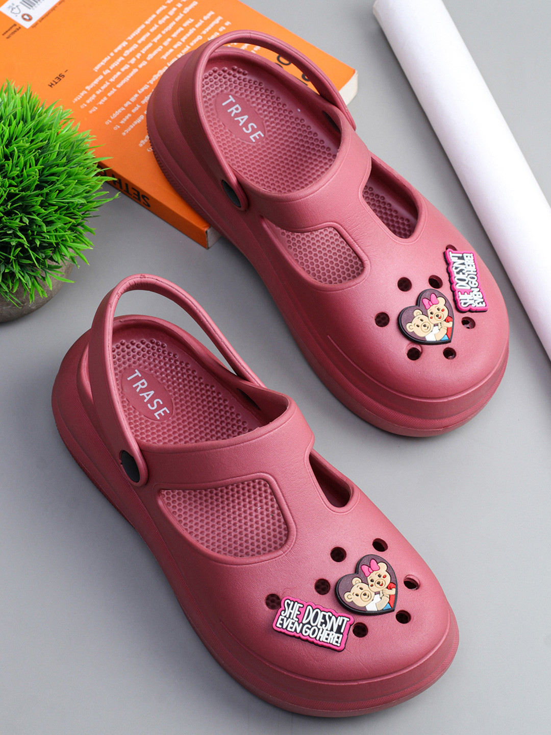 TRASE Women Blew Self Design Clogs