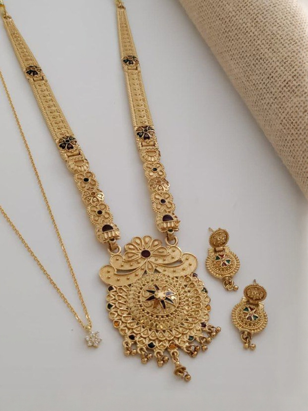 OM KRISHIV COLLECTION Gold-Plated Stoned Studded Necklace & Earrings With Pendant & Chain