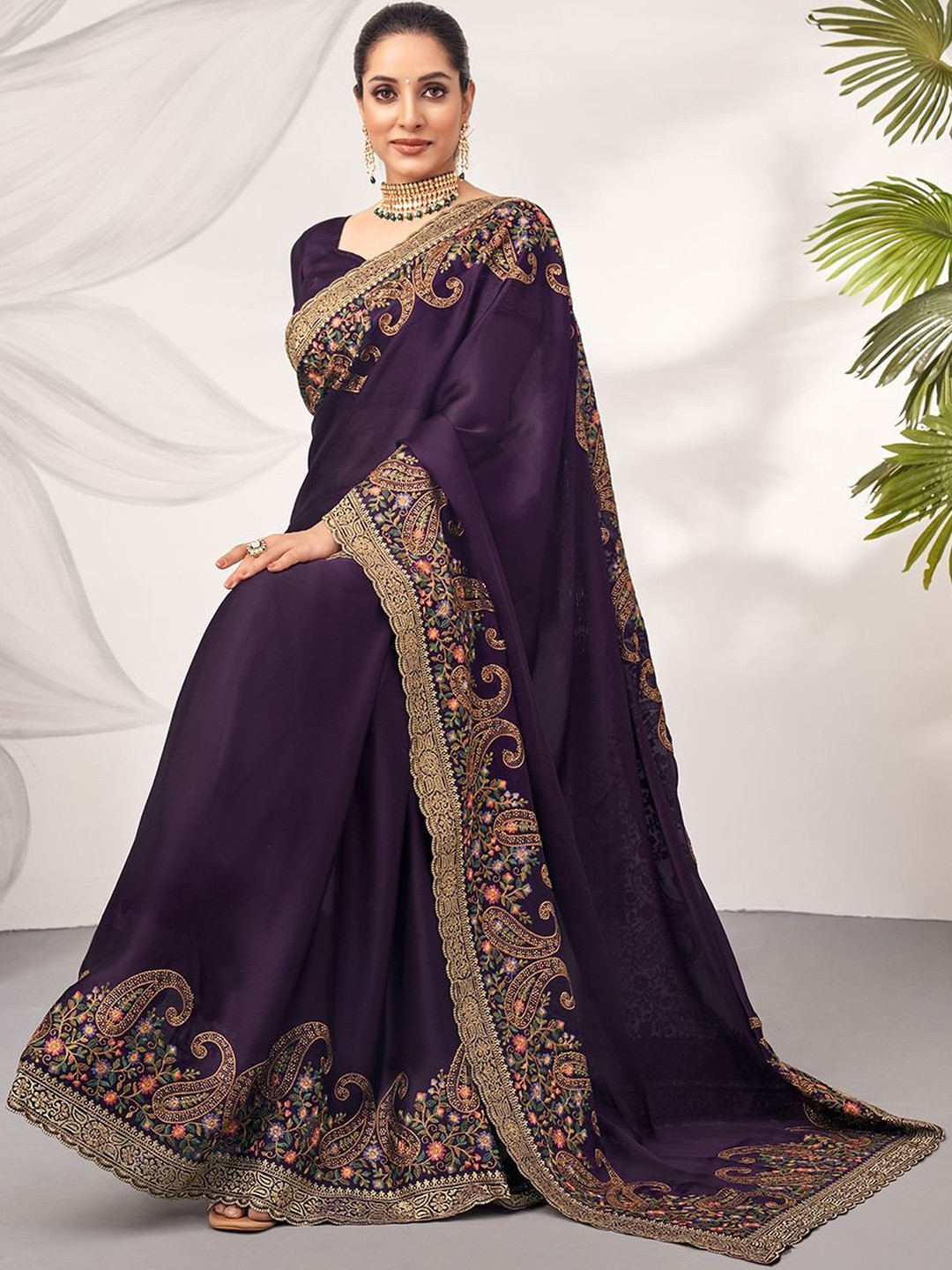 Arron Creats Zari Embropidered Border Saree With Unstithced Blouse Piece