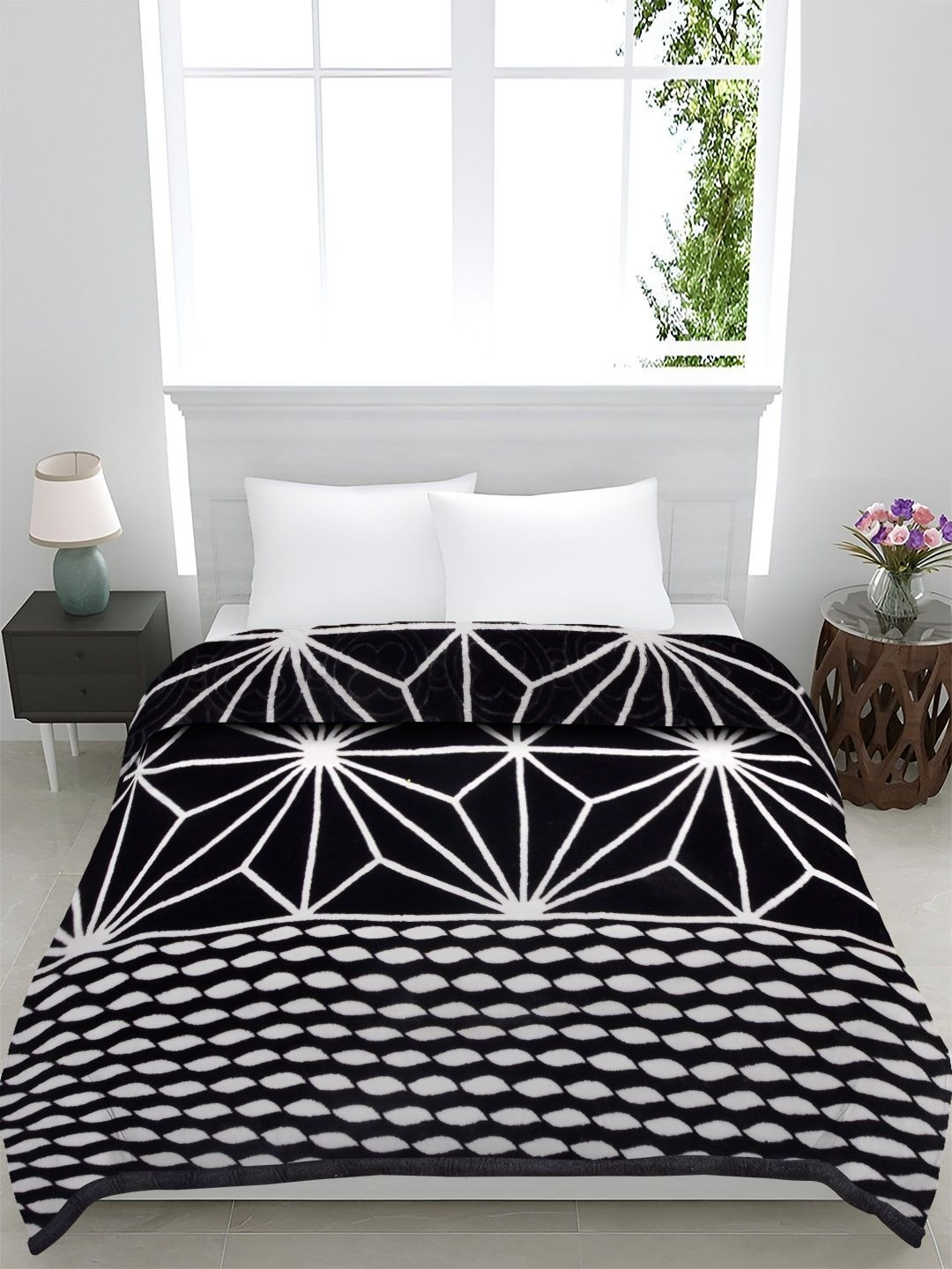 Arrabi Black & White Printed 1300 GSM Woollen Heavy Winter Blanket
