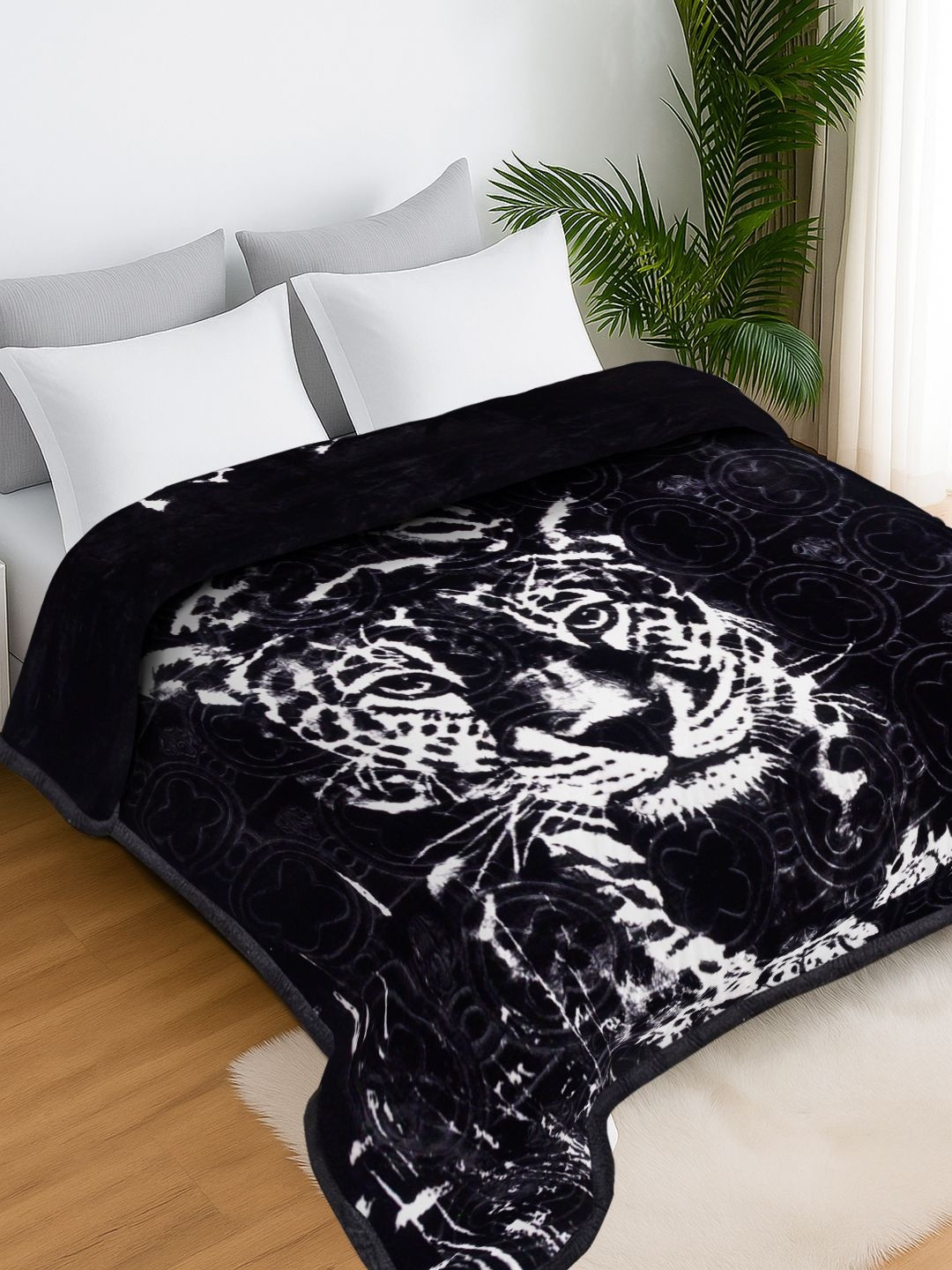 Arrabi Black & White Tiger Printed 1300 GSM Woollen Heavy Winter Blanket