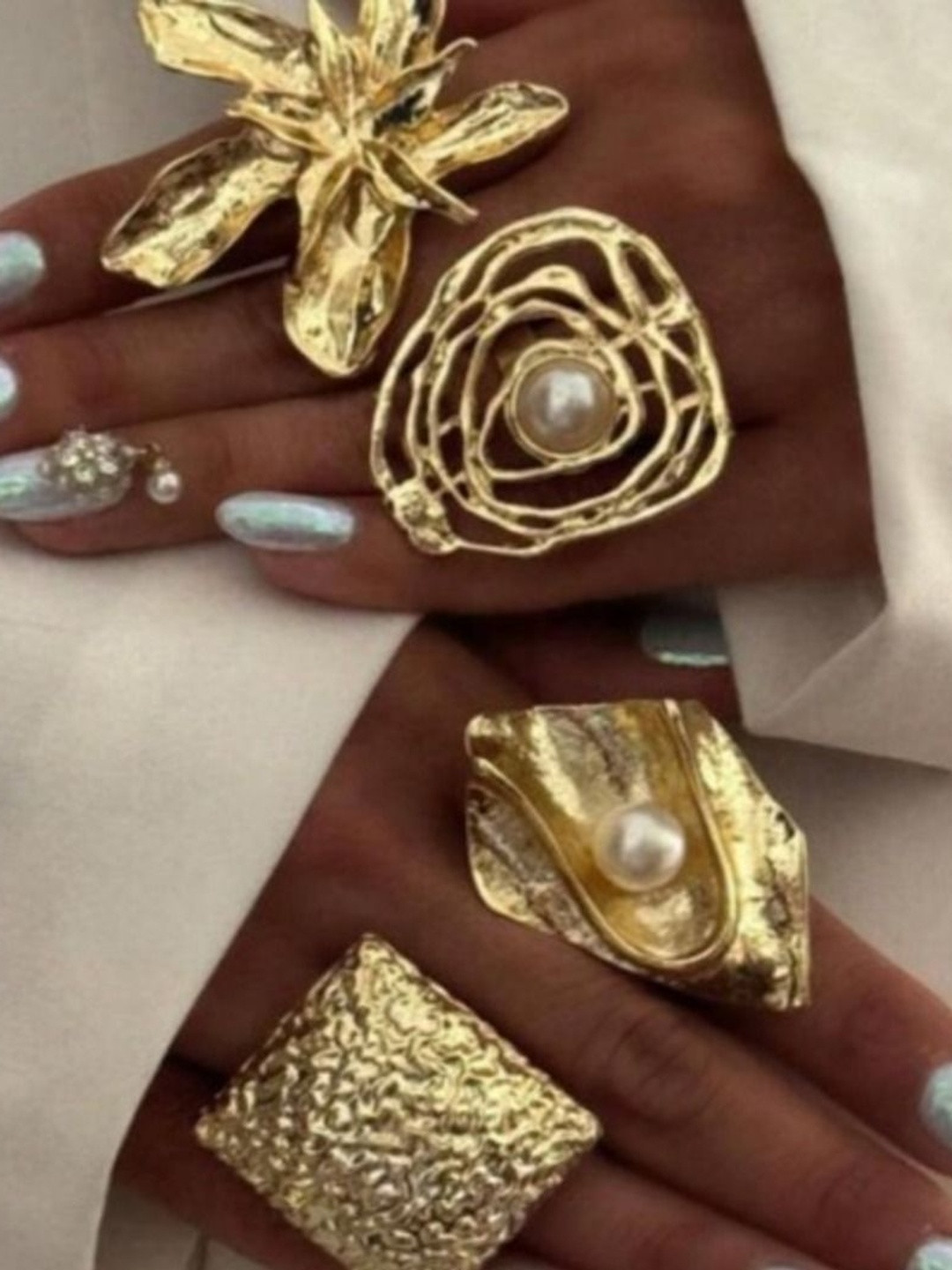 Nui Set Of 4 Adjustable Floral Design Finger Rings