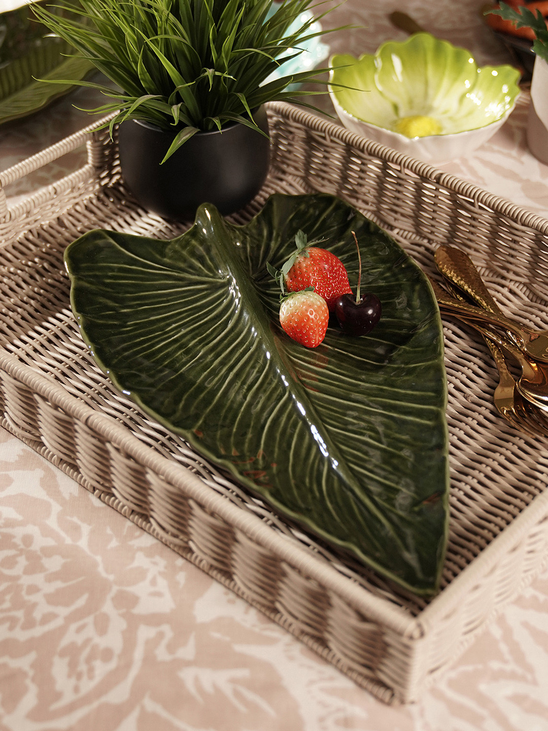 Pure Home and Living Green Sunflower Leaf Shaped Ceramic Platter
