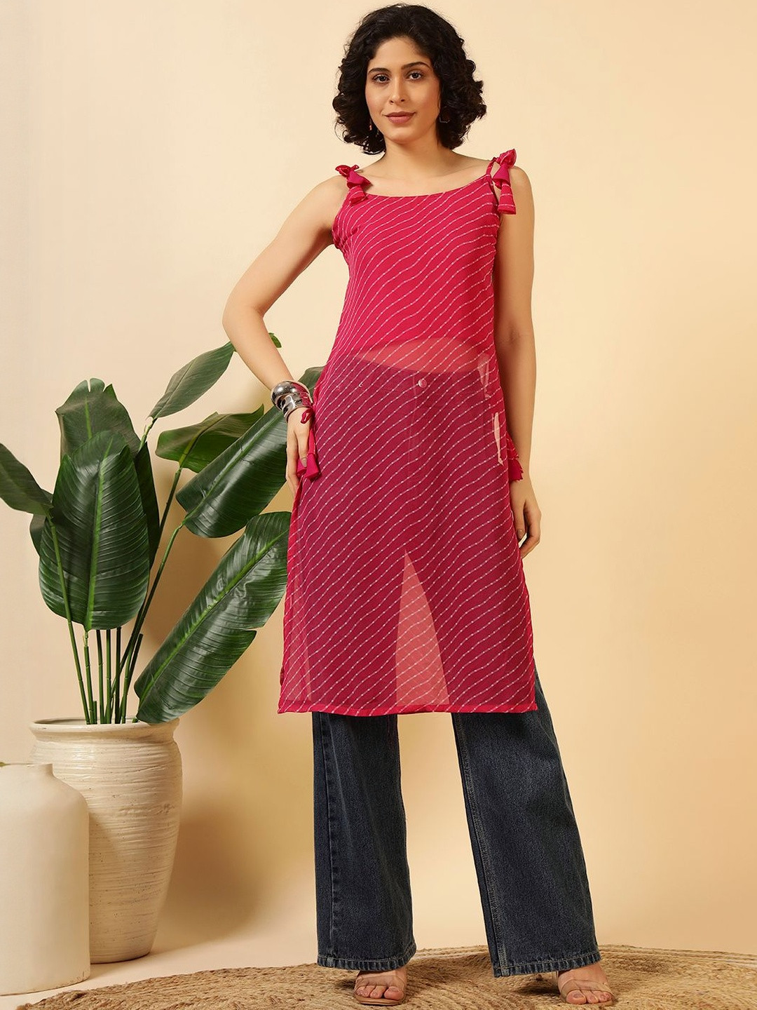 LIPS CROWN Women Printed Tie-Up Neck Straight Kurti