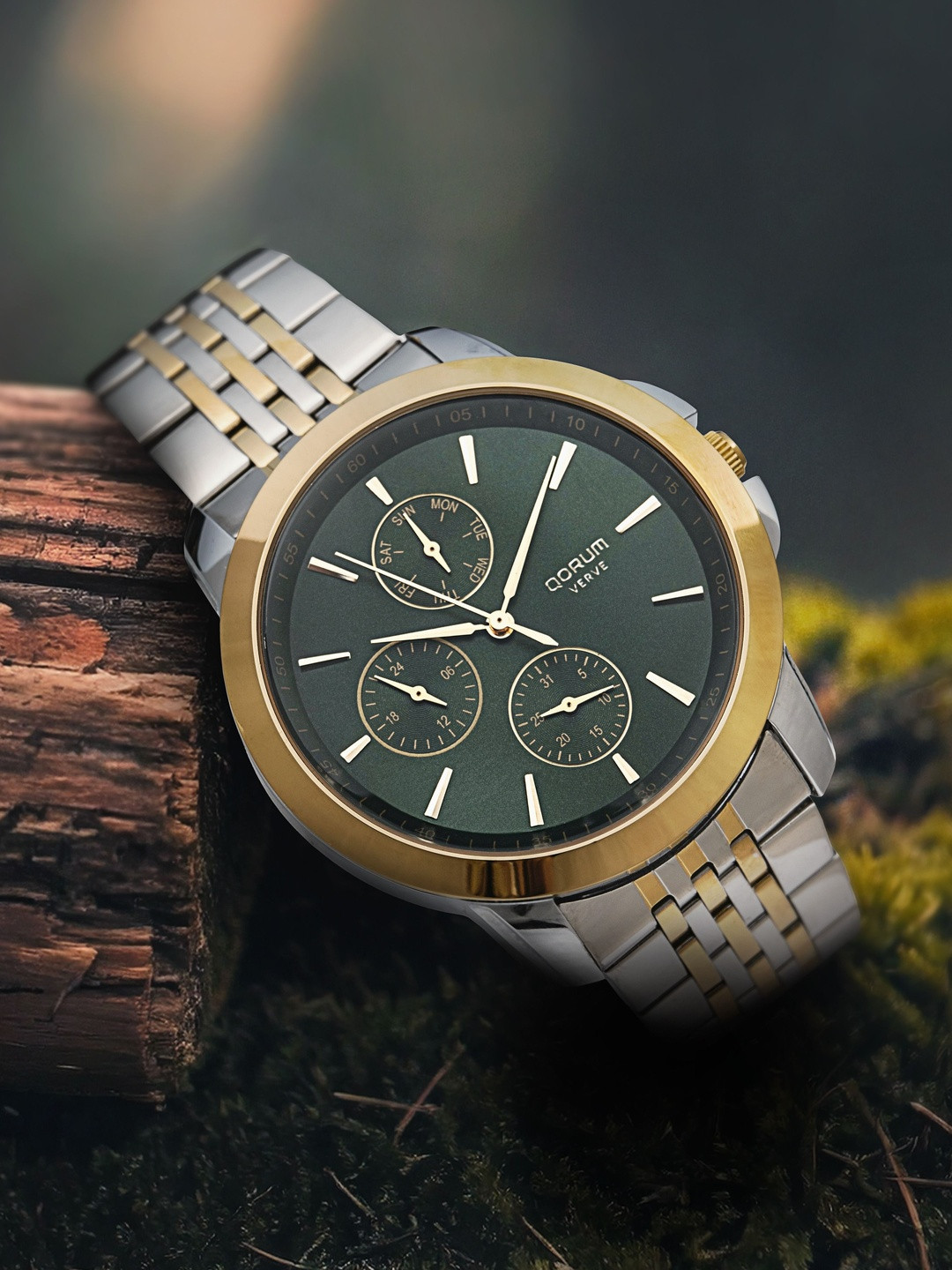 QORUM INDIA Men Embellished Stainless Steel Bracelet Style Straps Analogue Battery Watch