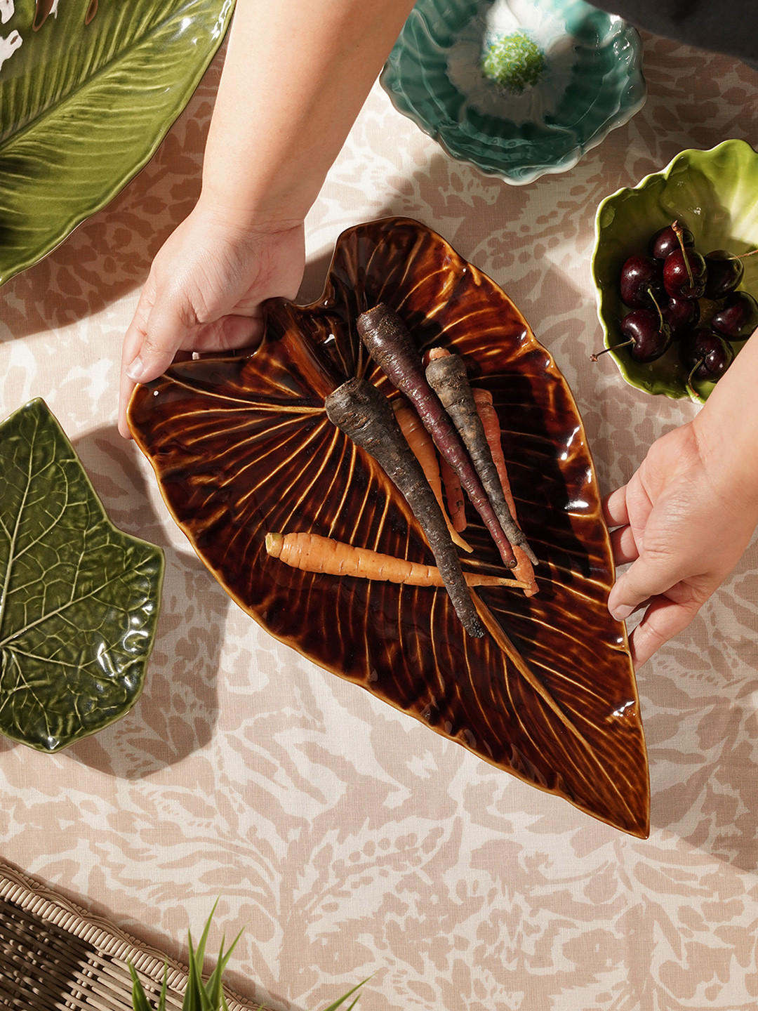 Pure Home and Living Brown Sunflower Leaf Shaped Ceramic Platter
