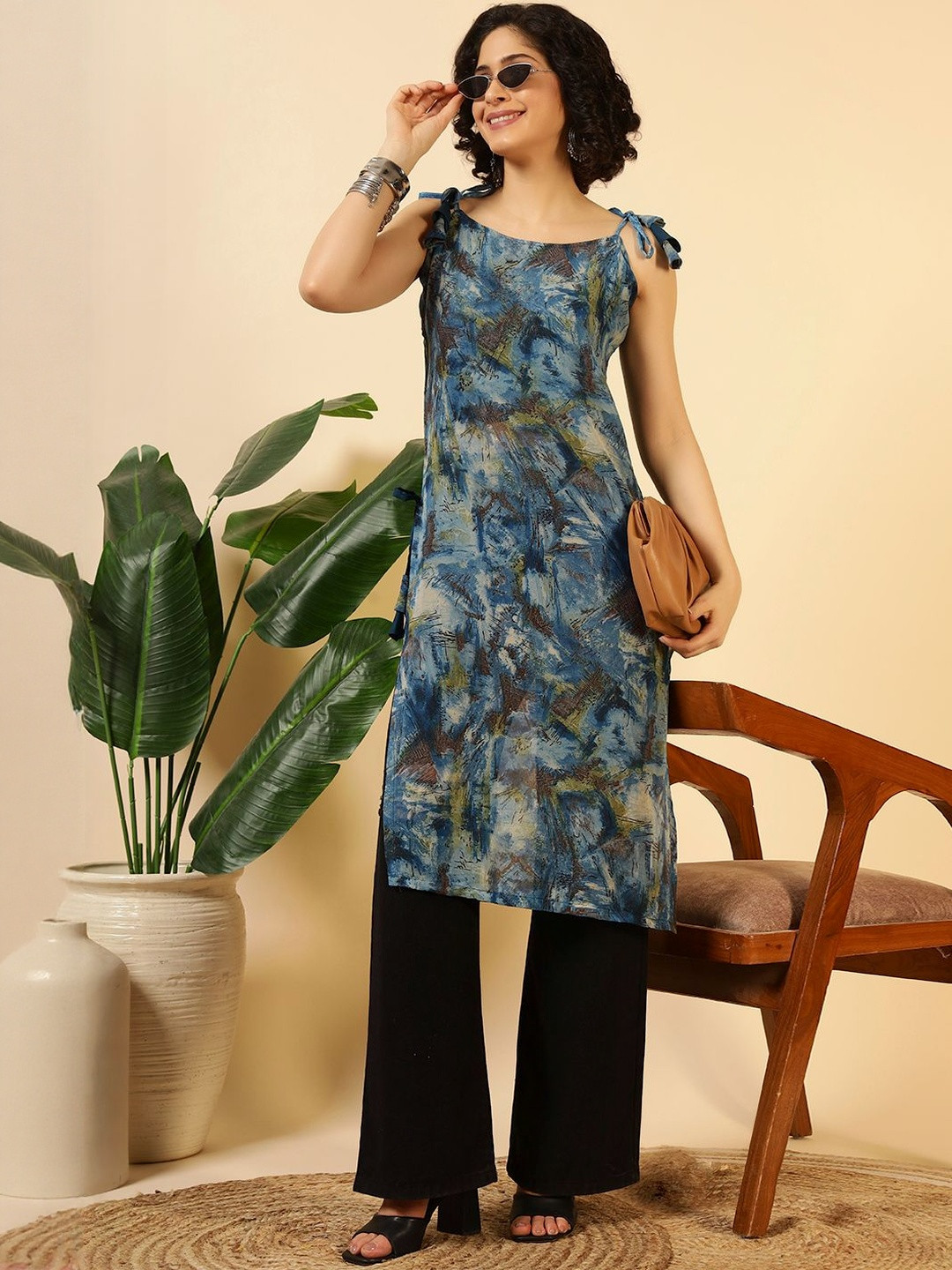 LIPS CROWN Printed Shoulder Straps Sleeveless Kurti