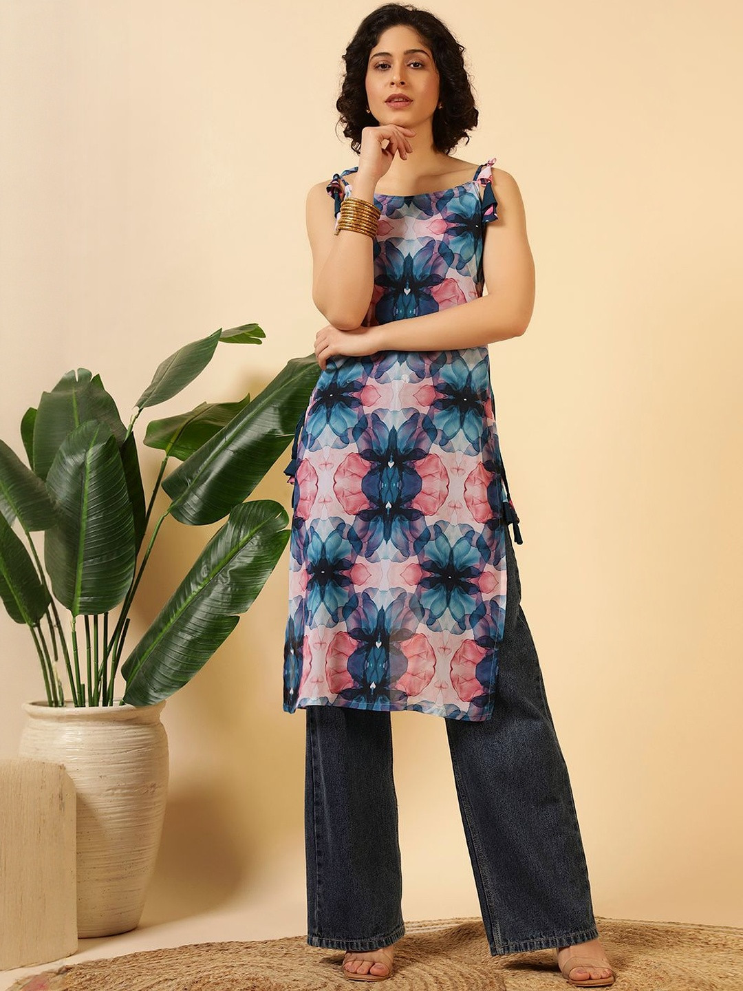 LIPS CROWN Women Tie-Up Neck Abstract Printed Straight Kurti