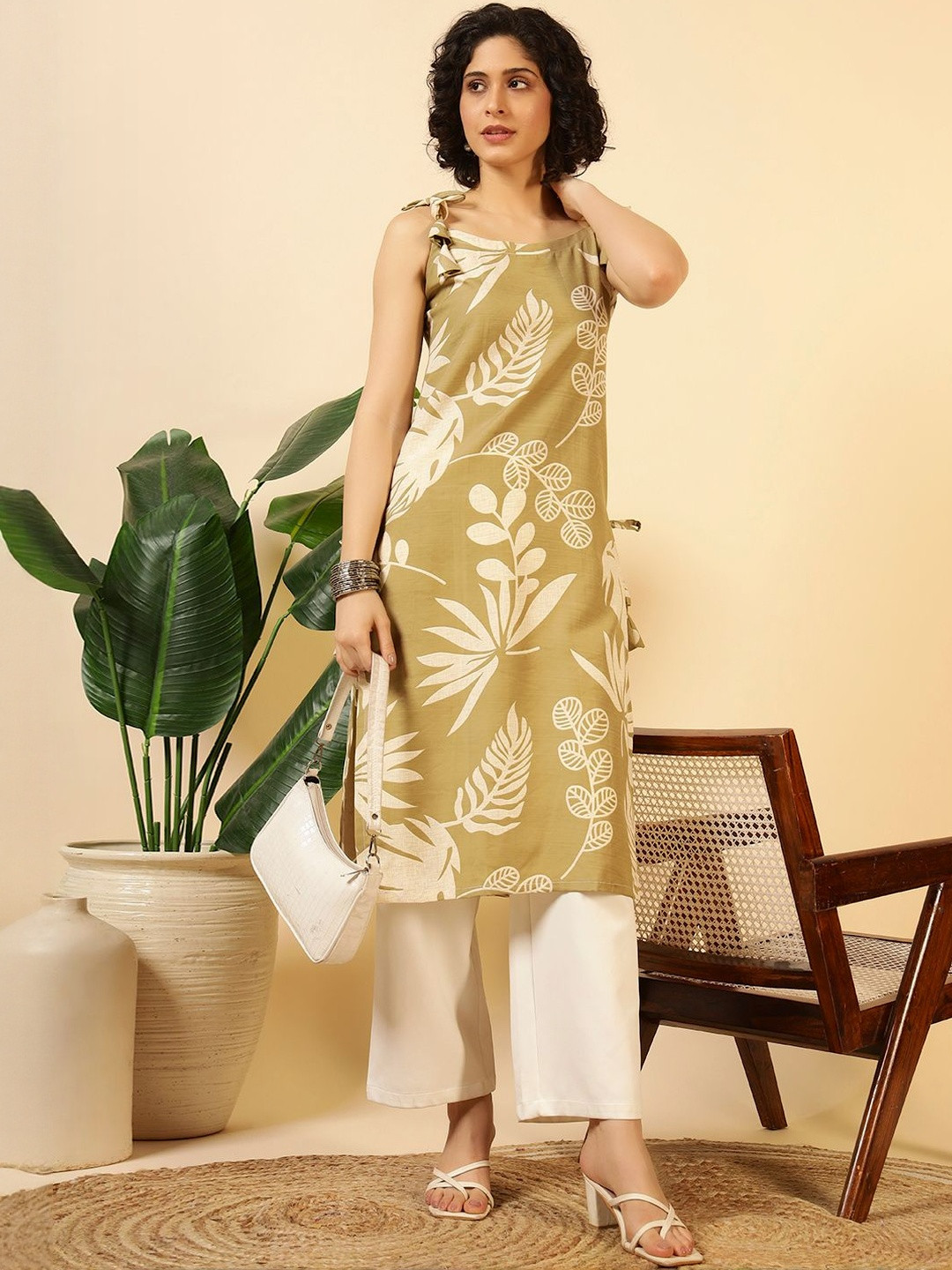 LIPS CROWN Women Botanical Printed Shoulder Straps Pure Cotton Kurti