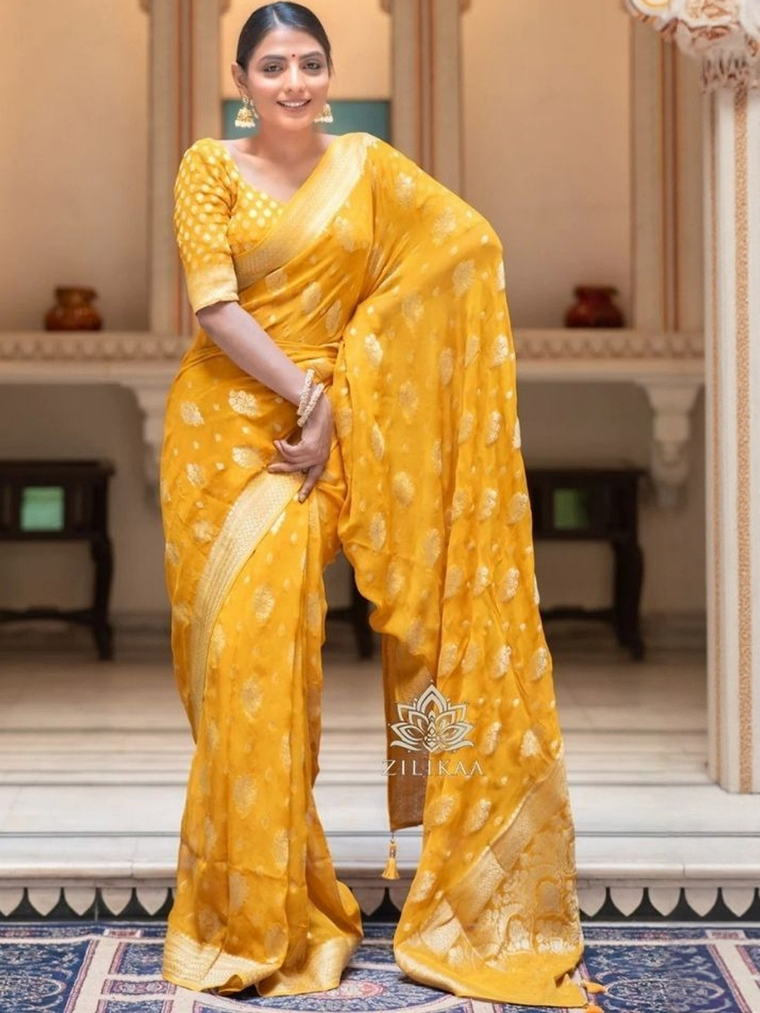 VASTRAAVEDAA Ethnic Motifs Zari Art Silk Handloom Banarasi Saree
