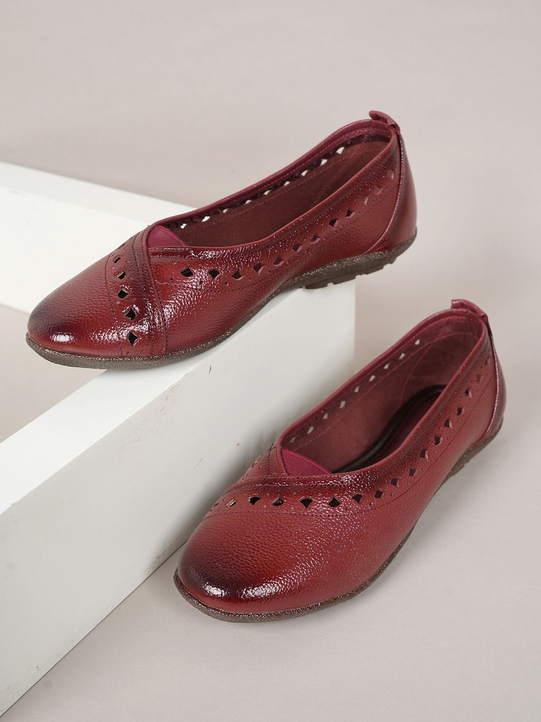 Dollphin Women Mojaris Flat Bellies