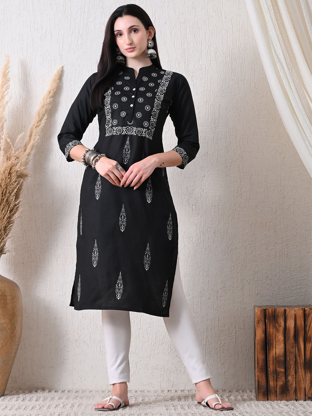 MAURYA Floral Printed Mandarin Collar Straight Kurta