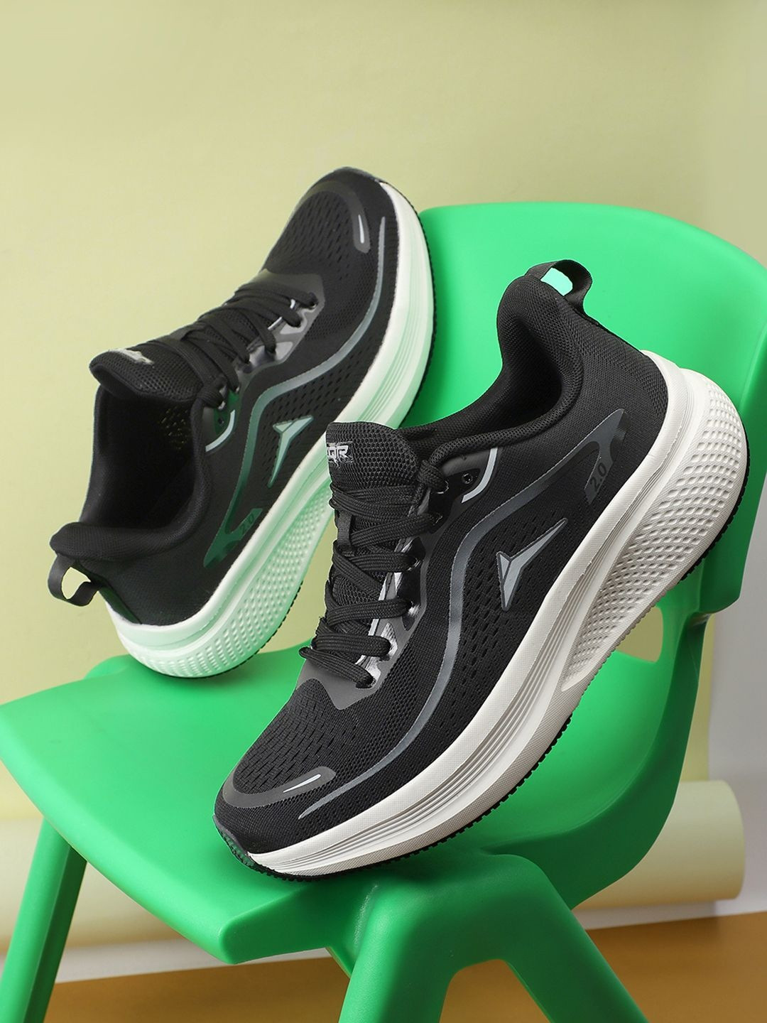 JQR WIND FURY Men Black Running Shoes