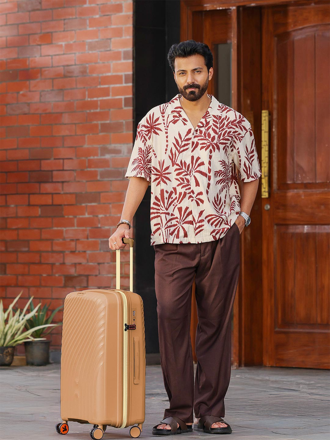 Nasher Miles Unisex Champagne Polypropylene Trolley Bag