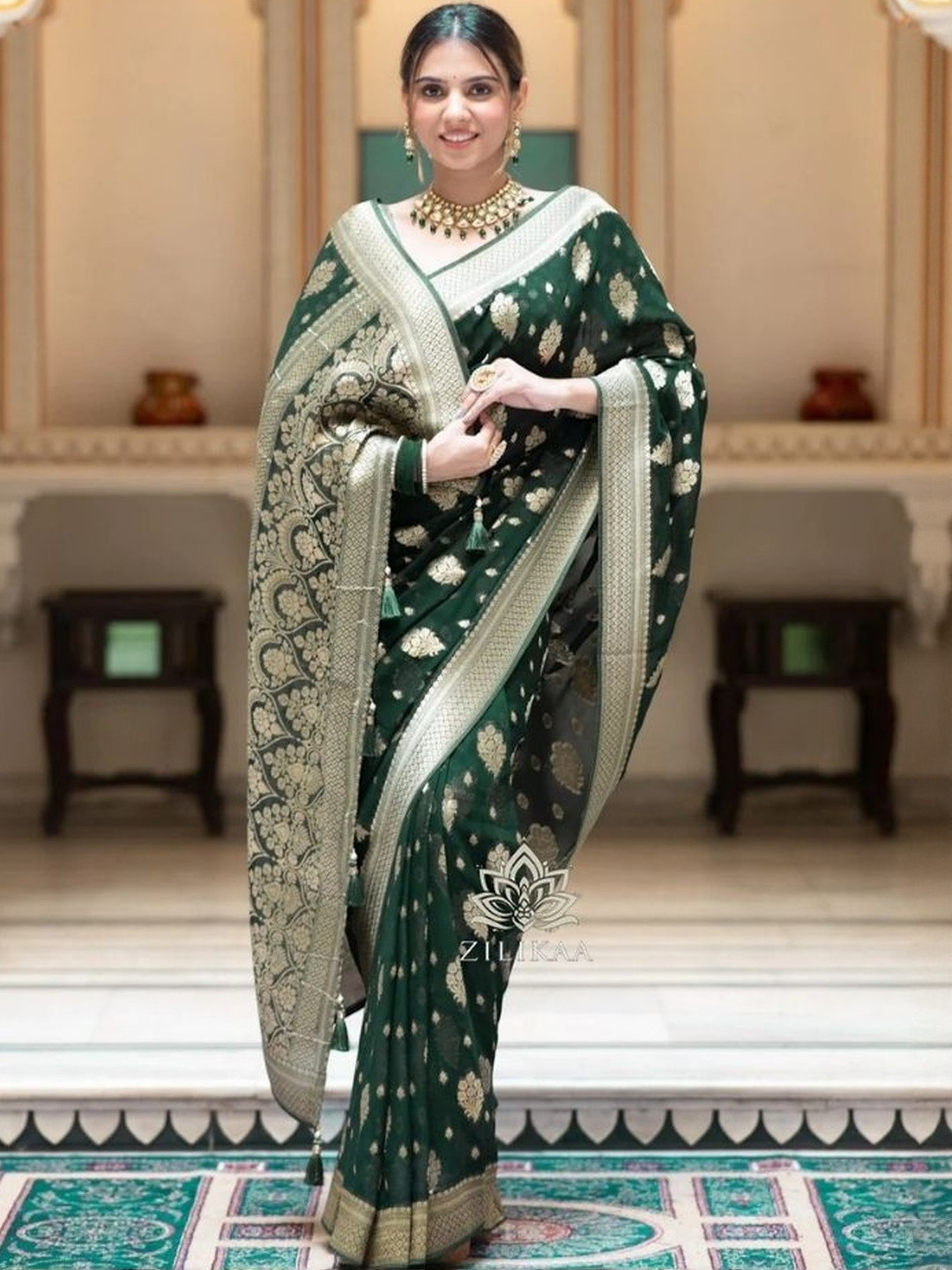 VASTRAAVEDAA Ethnic Motifs Zari Art Silk Handloom Banarasi Saree