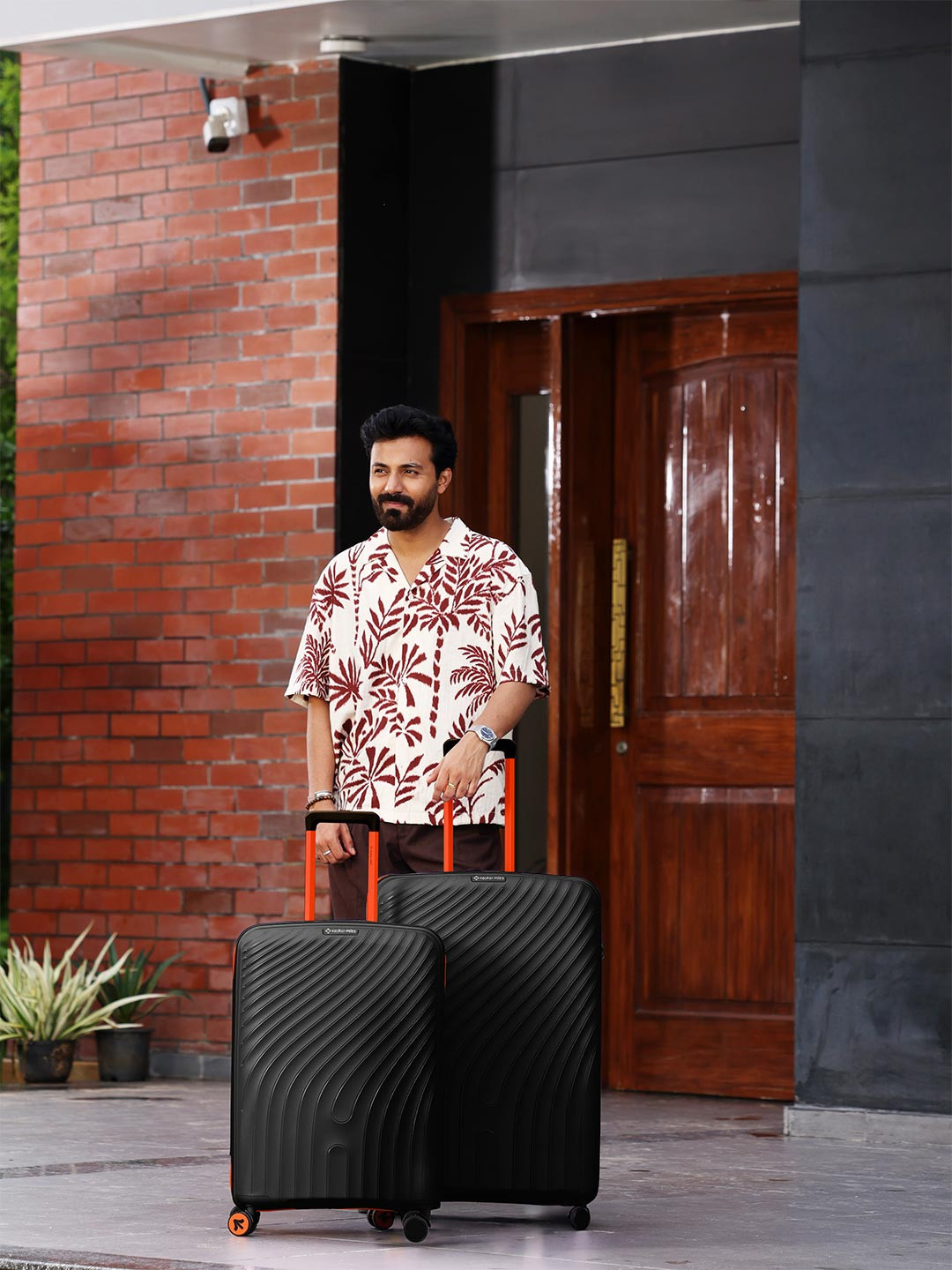 Nasher Miles Set Of 2 Capri Textured Hard-Sided Medium & Large Trolley Bags