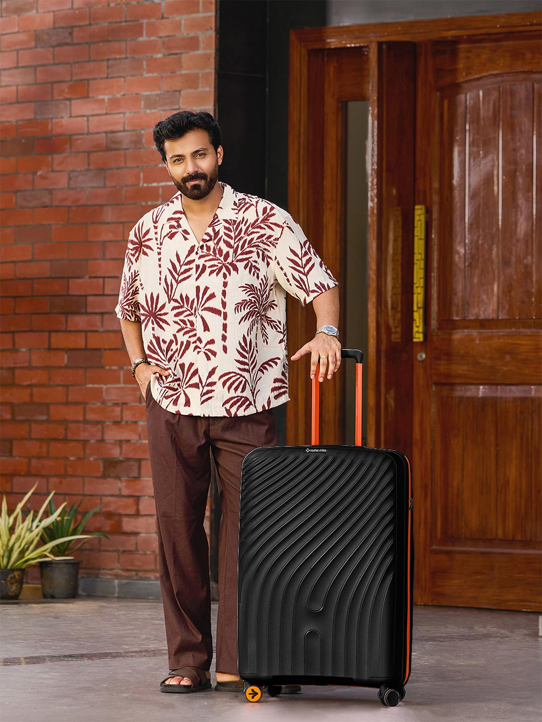 Nasher Miles Capri Textured Hard-Sided Large Trolley Bag