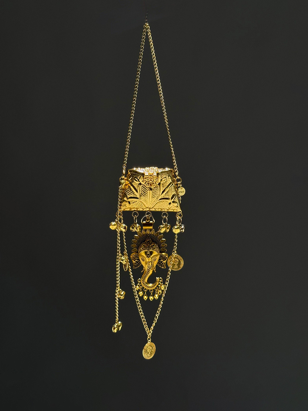 WESTORIA V Textured Structured Handheld Bag