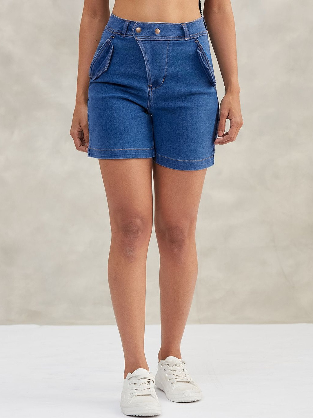 DOLCE CRUDO Women's Relaxed-Fit Mid-Rise Clean-Look Stretchable Denim Bermuda Shorts