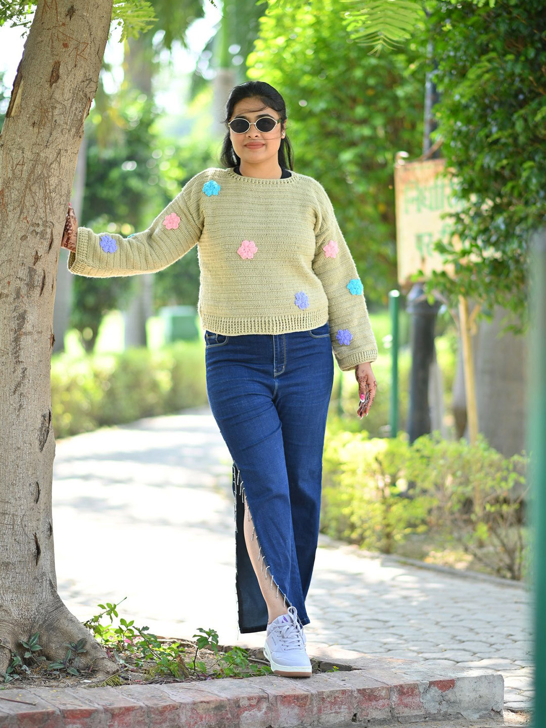 WINDROP SOLUTIONS Women Crop Pullover with Applique Detail