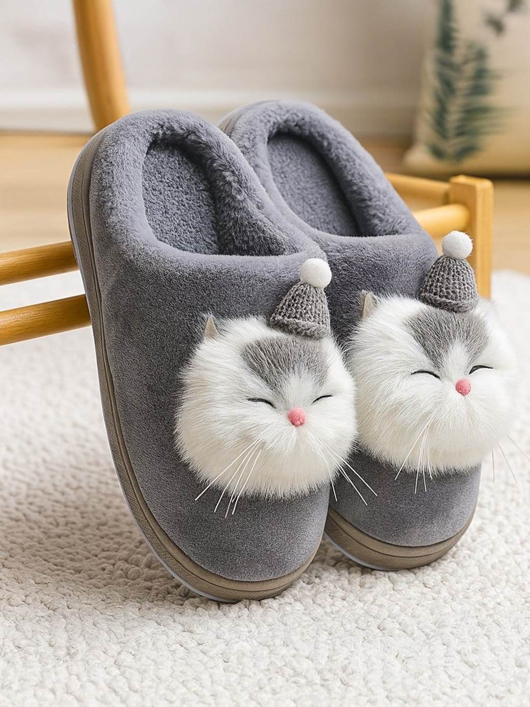 WOLVESDEN Women Fur Room Slipper