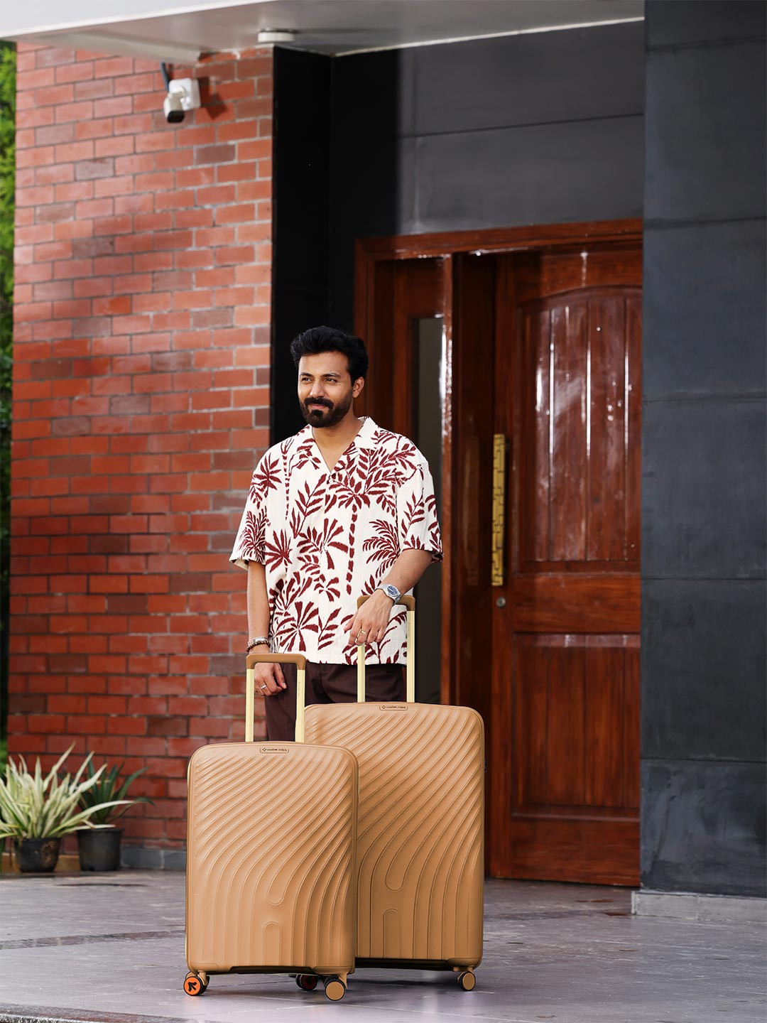 Nasher Miles Set Of 2 Capri Textured Hard-Sided Medium & Large Trolley Bags