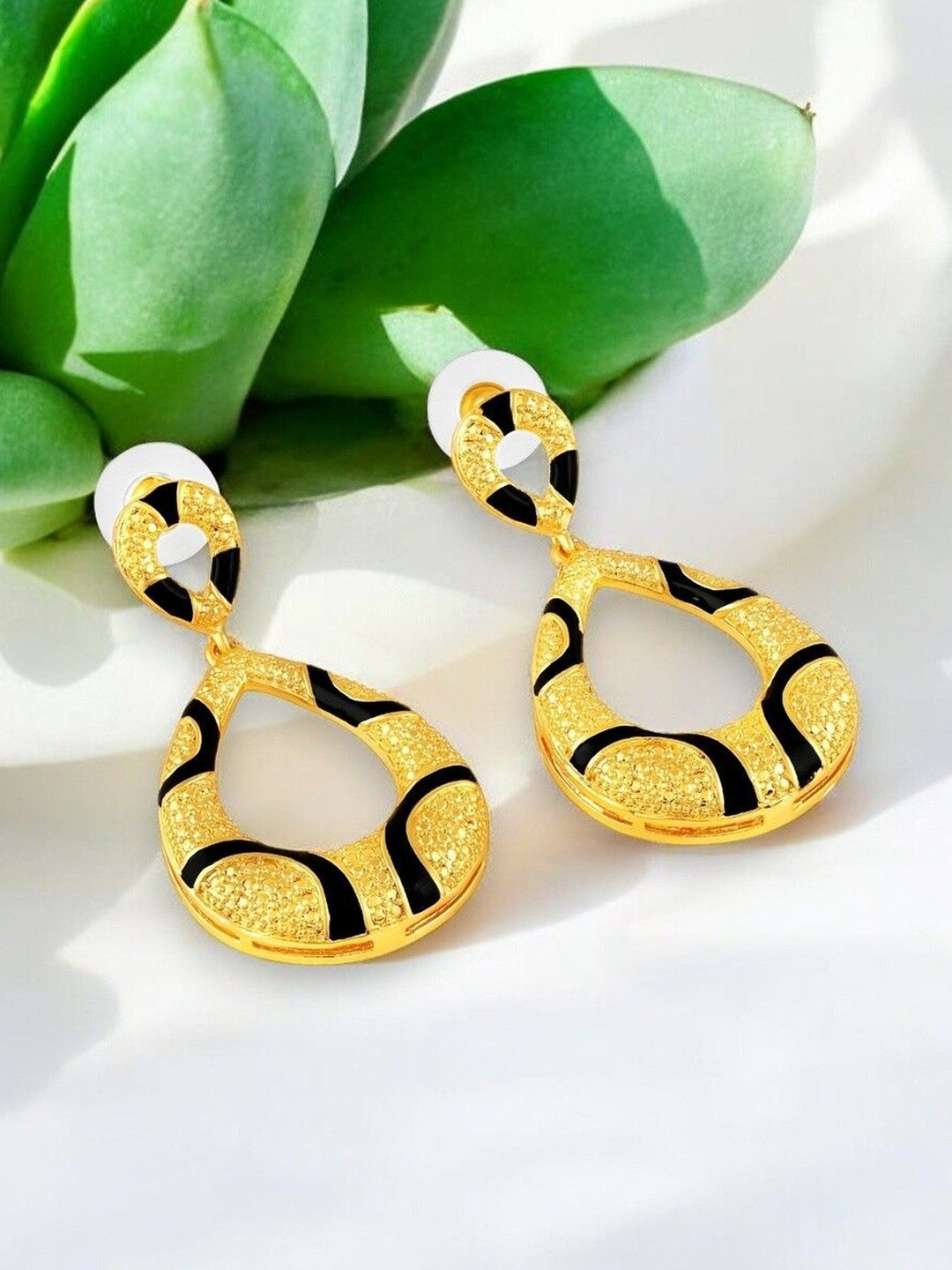 Oviya Teardrop Shaped Drop Earrings