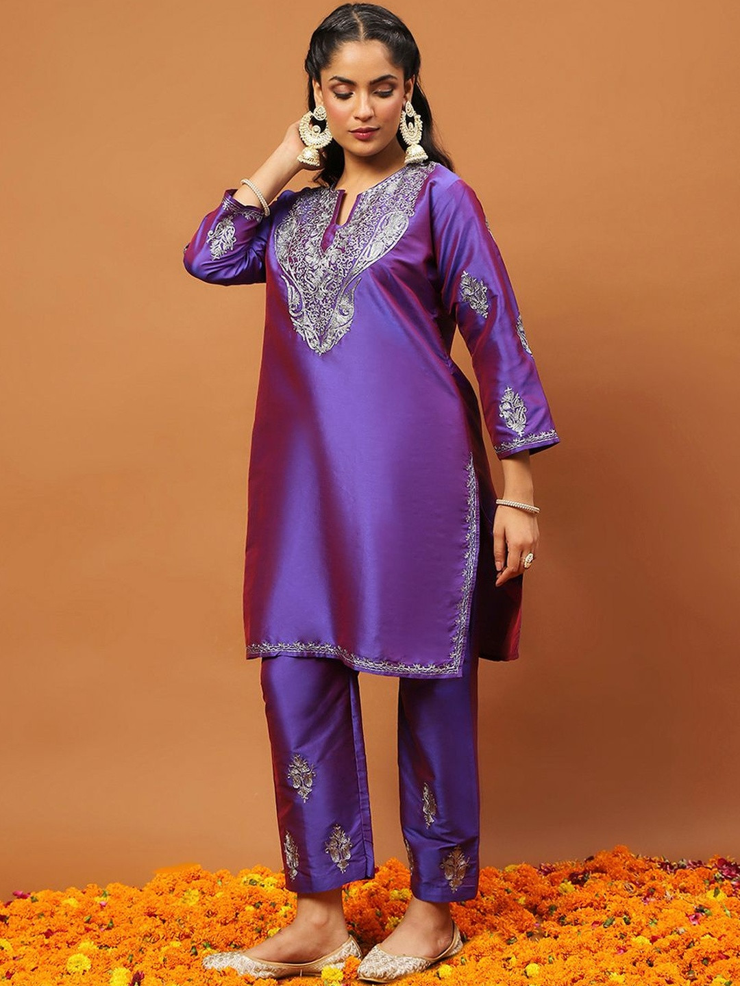 House of Chikankari Women Embroidered Zari Self Design Knee Length Kurta Set