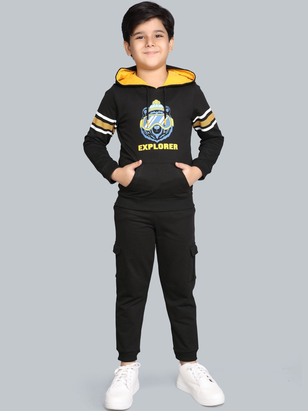 PLUM TREE Boys Printed Hooded Collar Printed Sweatshirt With Cargo Pants