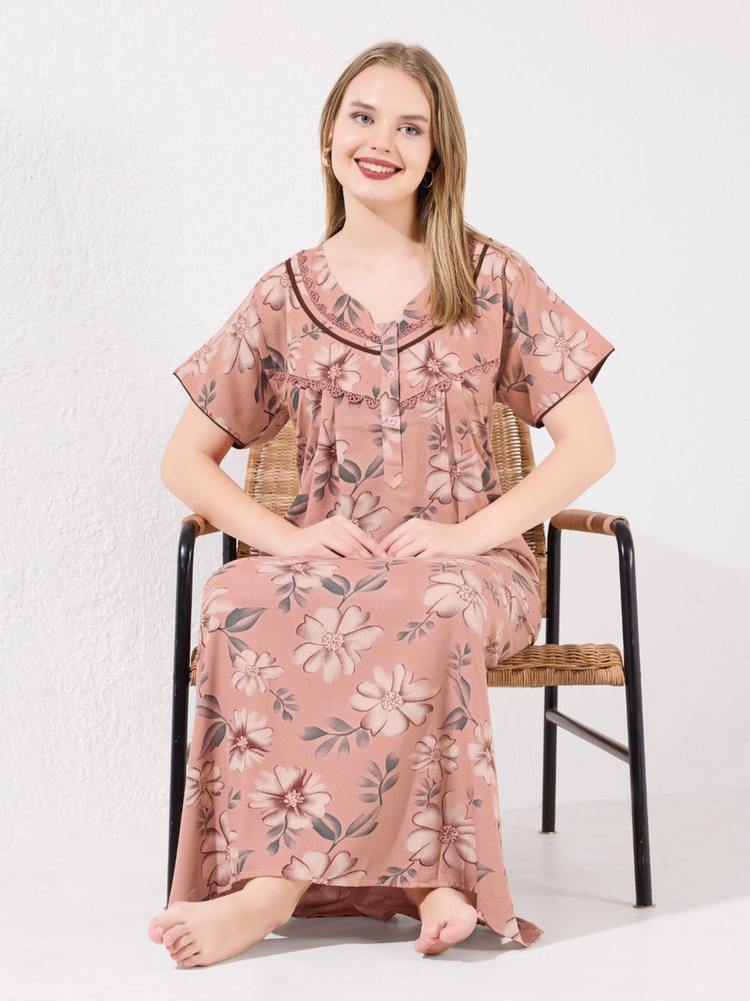 TRUNDZ Women Printed Round Neck Short Sleeves Maxi Nightdress
