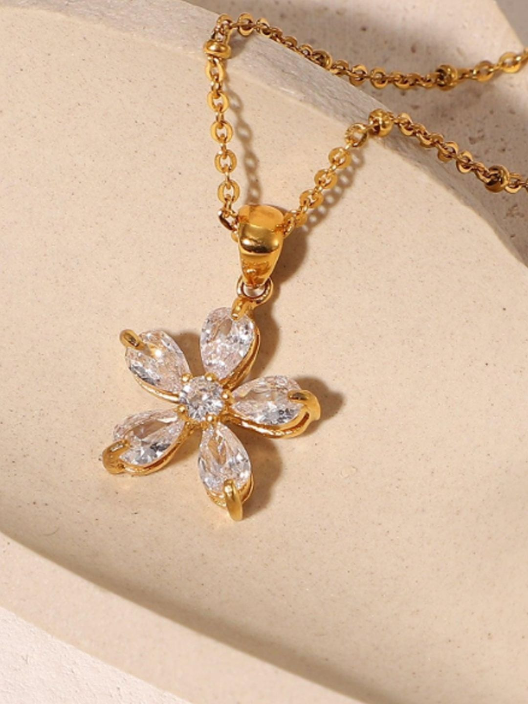 DIMPLERY Women Gold-Plated Sparkle Flower Necklace