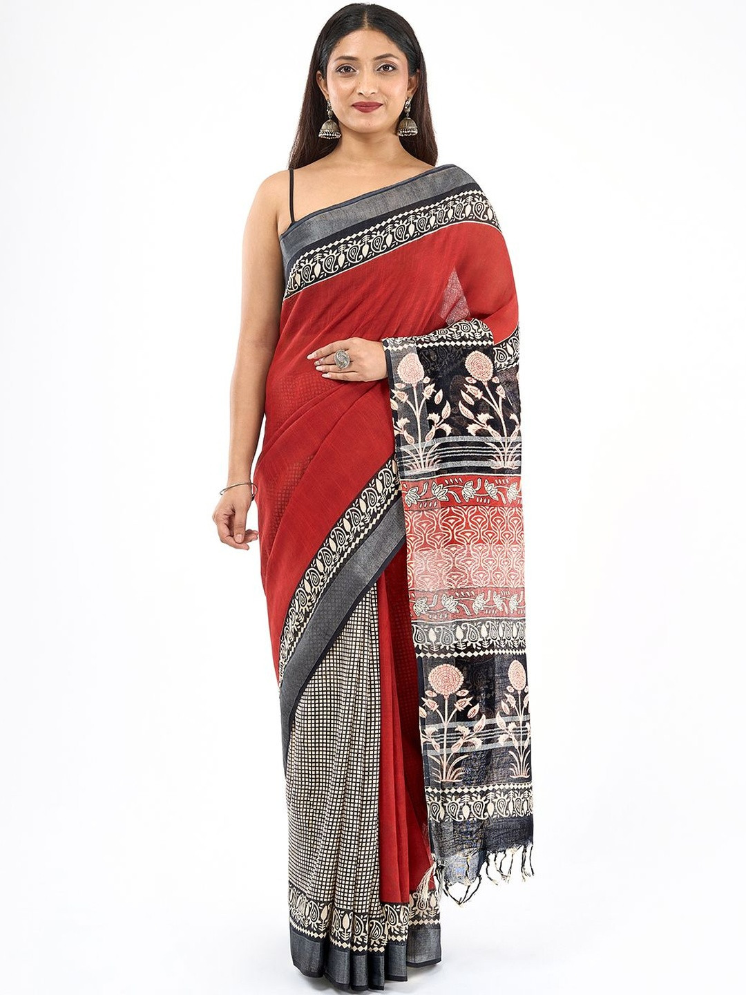 TEEJH Ethnic Motifs Printed Pure Linen Teejh Dholira Block Print Saree with Blouse Piece