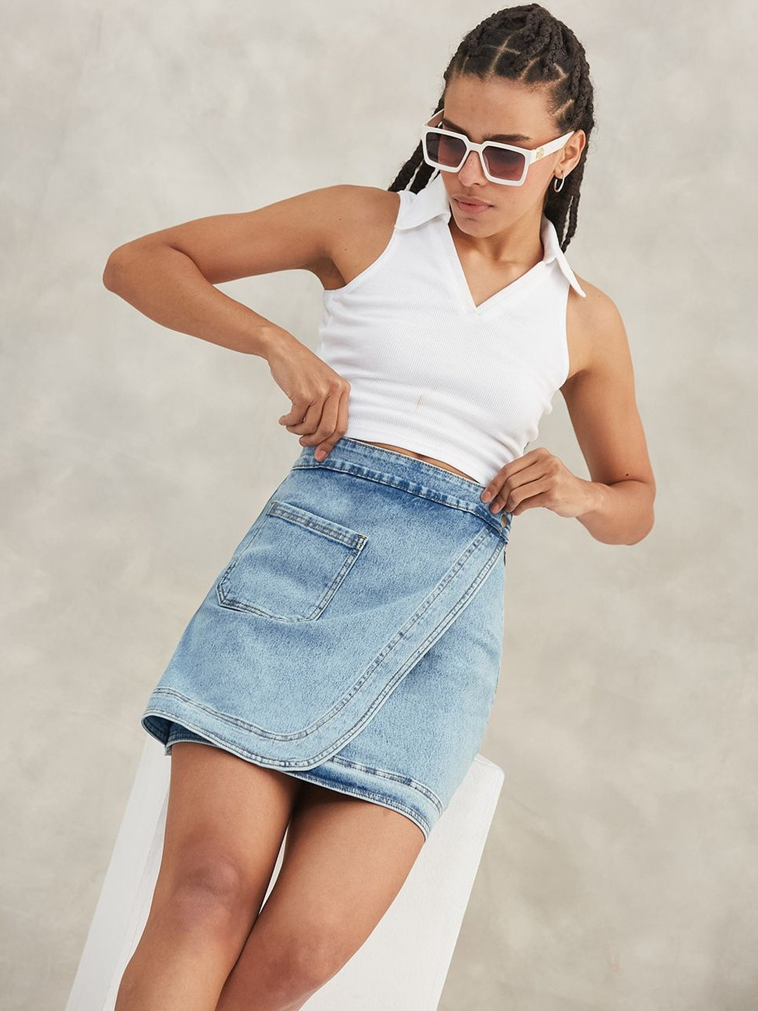 DOLCE CRUDO Women's Regular High rise Clean look Above Knee Stretchable Denim Skirt