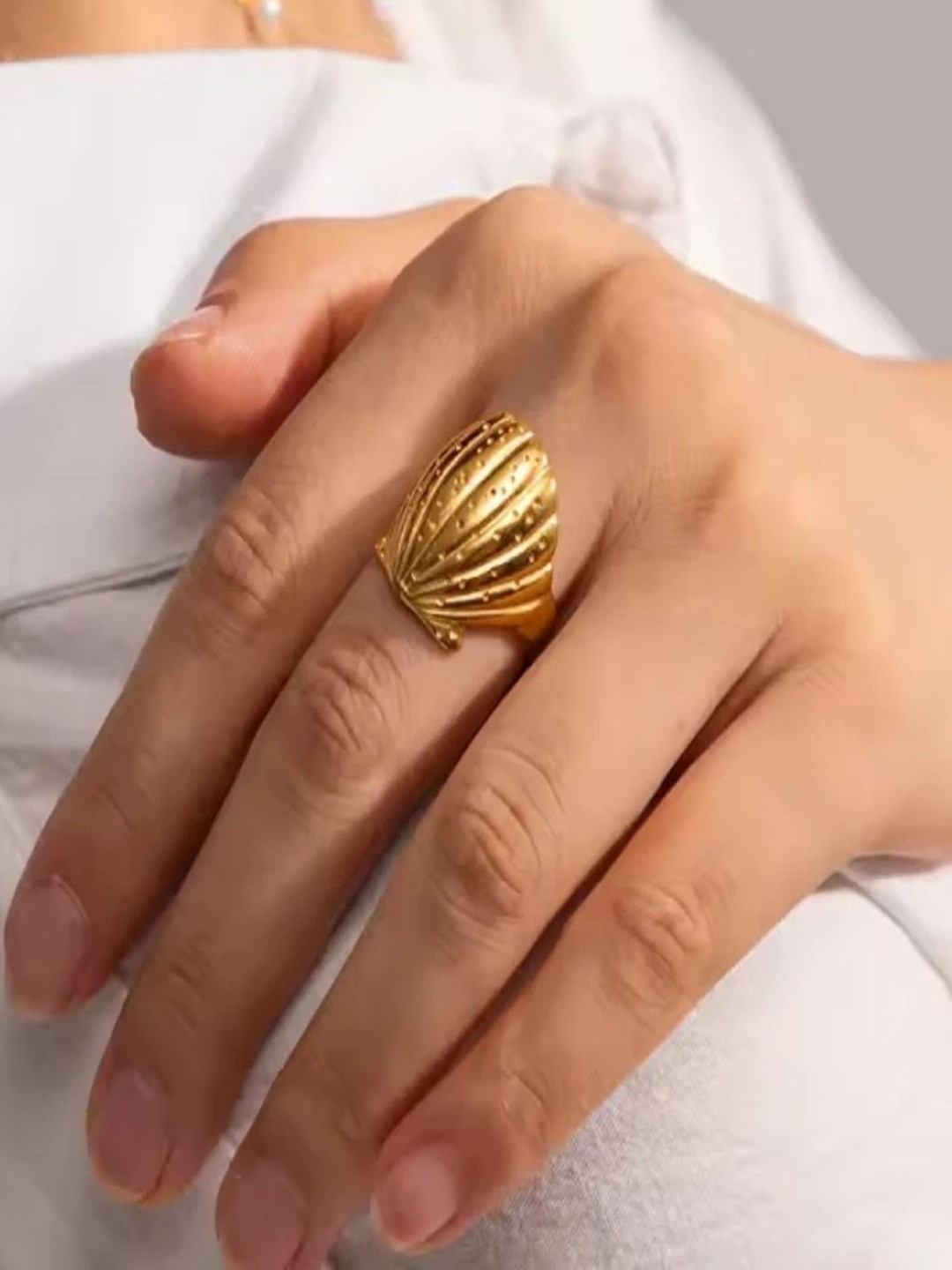 Selenes Gold-Plated Stainless Steel Shell Statement Finger Ring