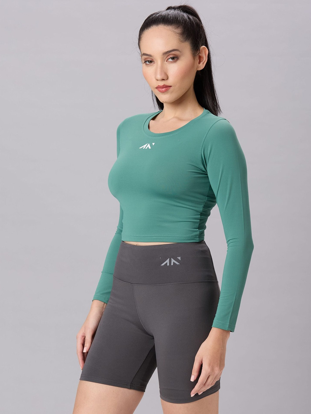 AESTHETIC NATION Velour Women Round Neck Crop Top