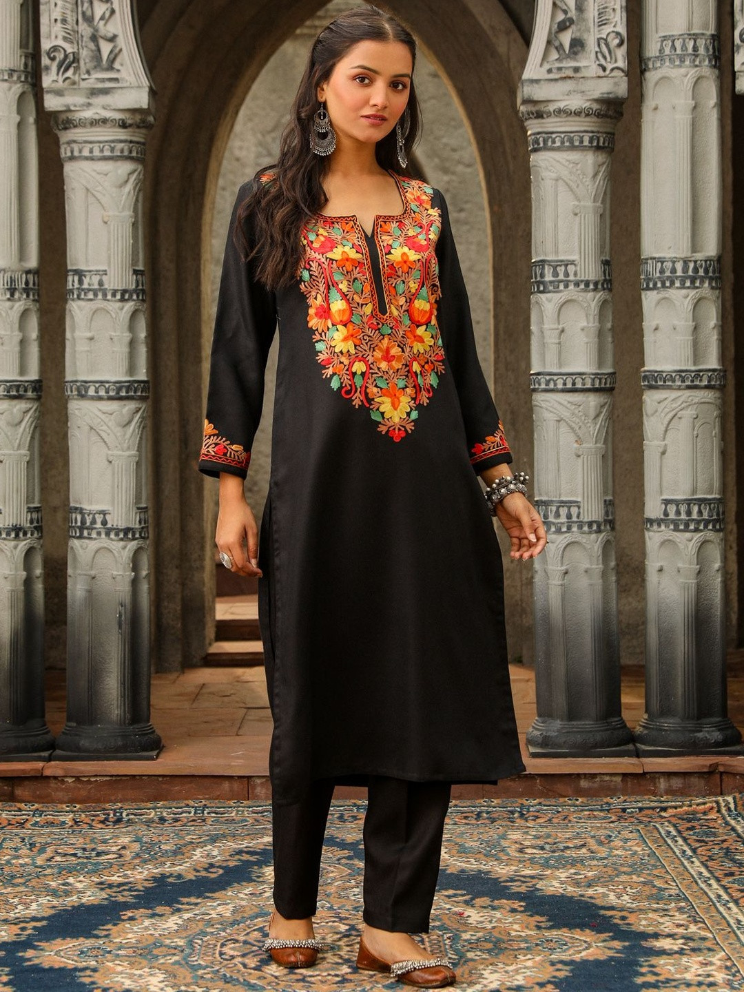 House of Chikankari Floral Embroidered Kasmira Aari Work Kurta With Trousers