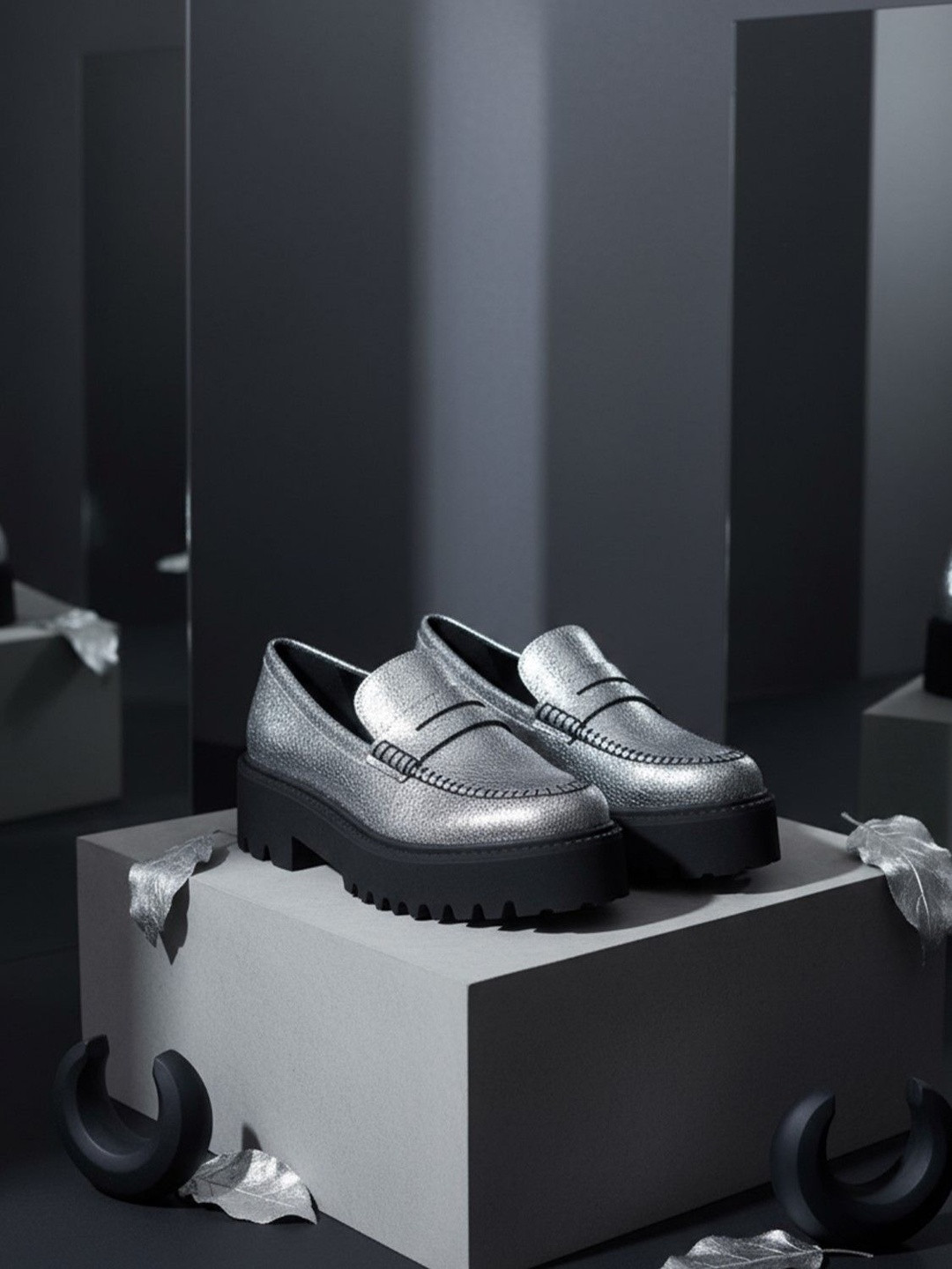 EZOK Women Textured Leather High Platform Heel Loafers