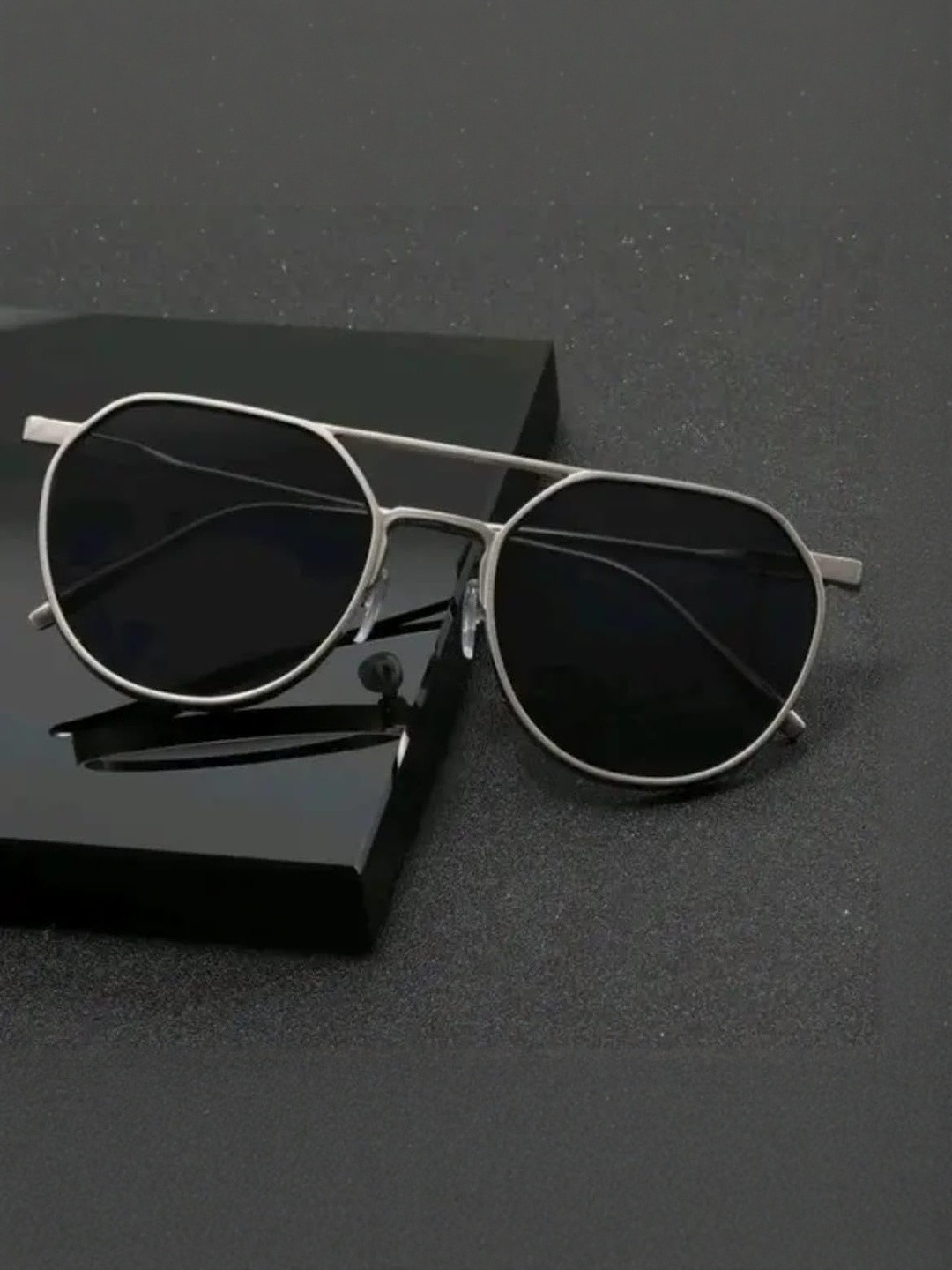LIZA ANGEL Unisex Black Lens & Silver-Toned Round Sunglasses