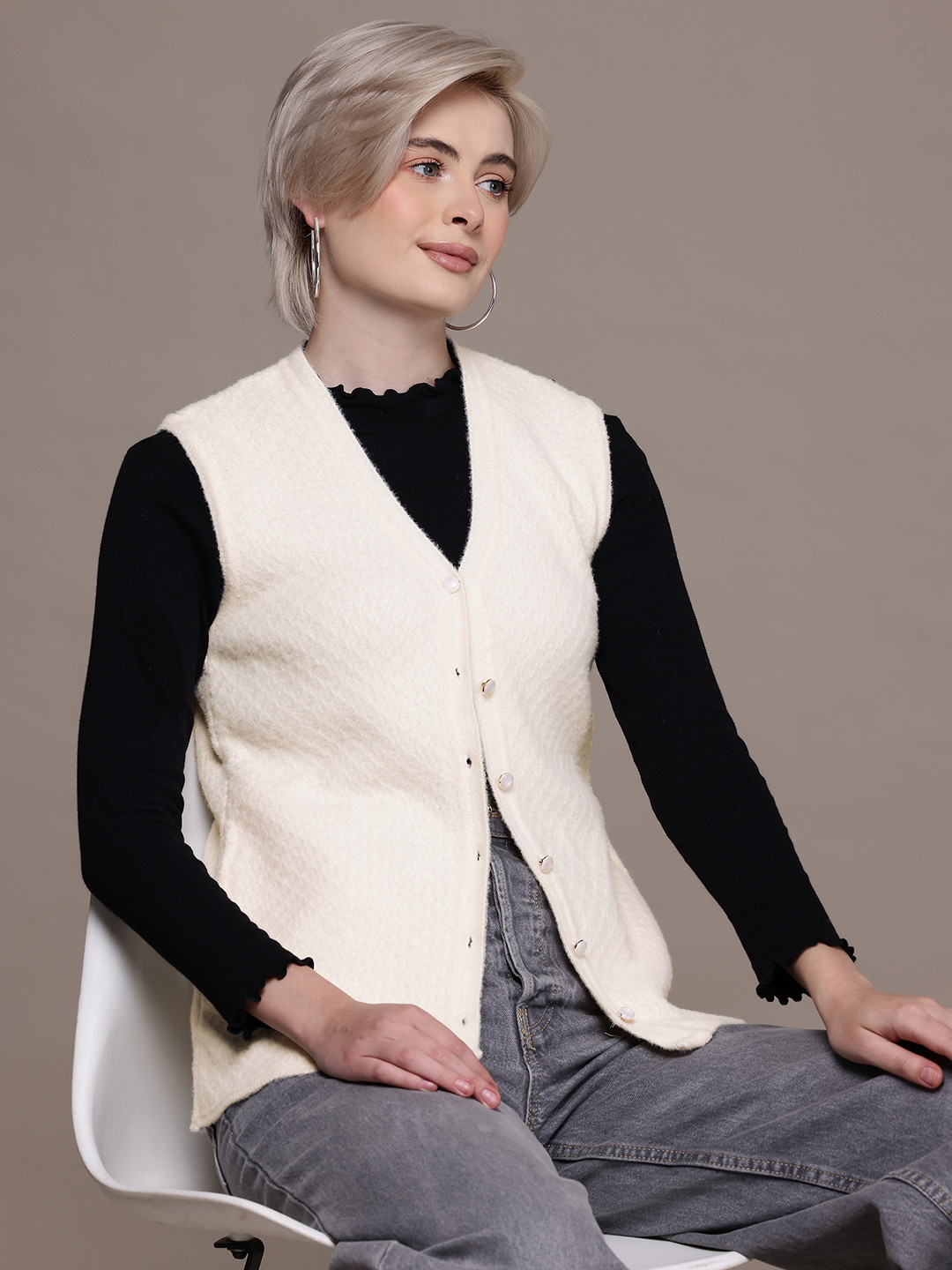 Cayman Argyle Self Design V-Neck Sleeveless Cardigan