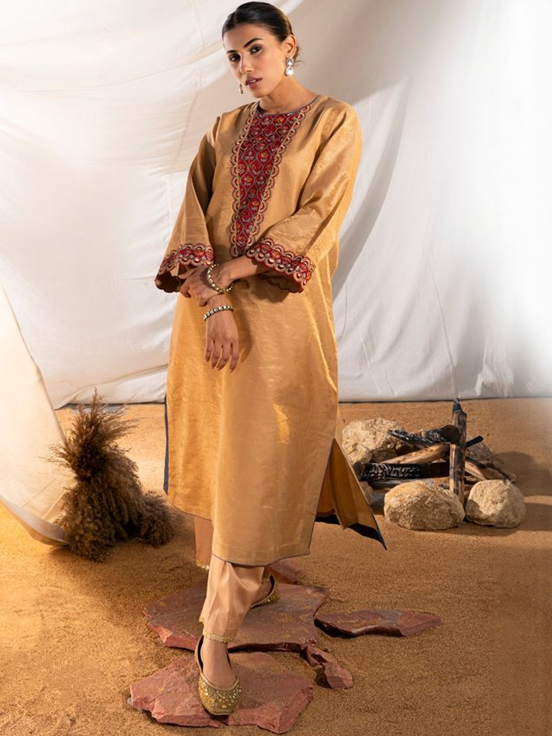 The White Tree Studio Ethnic Motifs Embroidered Thread Work Kurta With Trousers