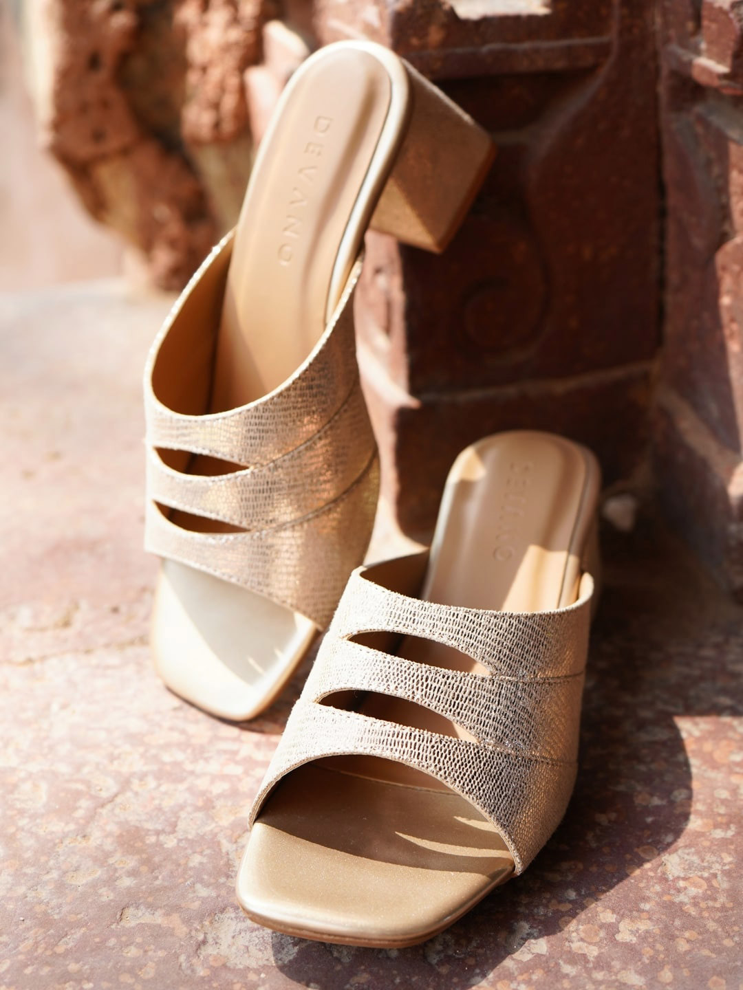 Devano Women Textured Block Heels