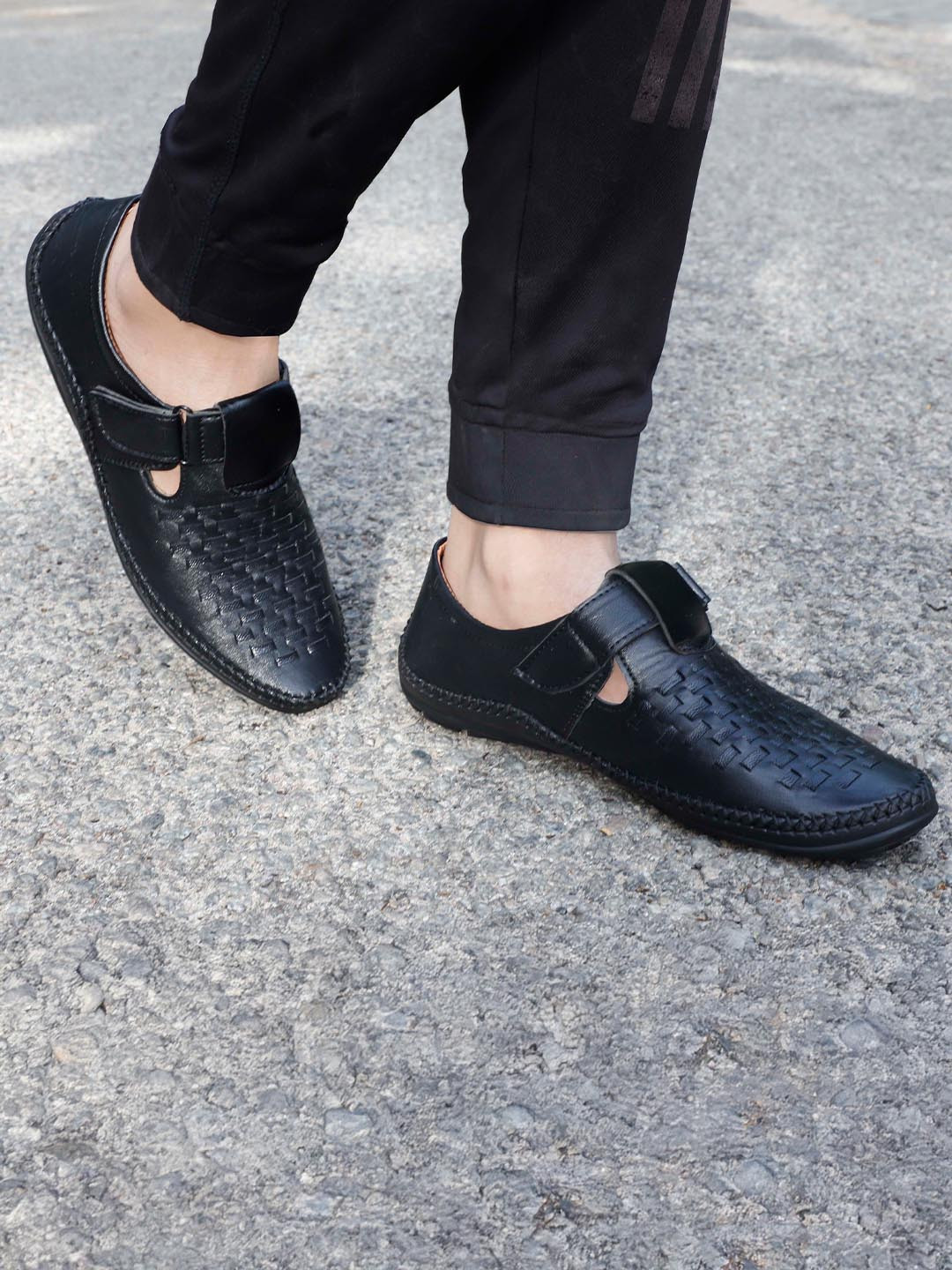 HERE&NOW Men Textured Lightweight Comfort Sandals